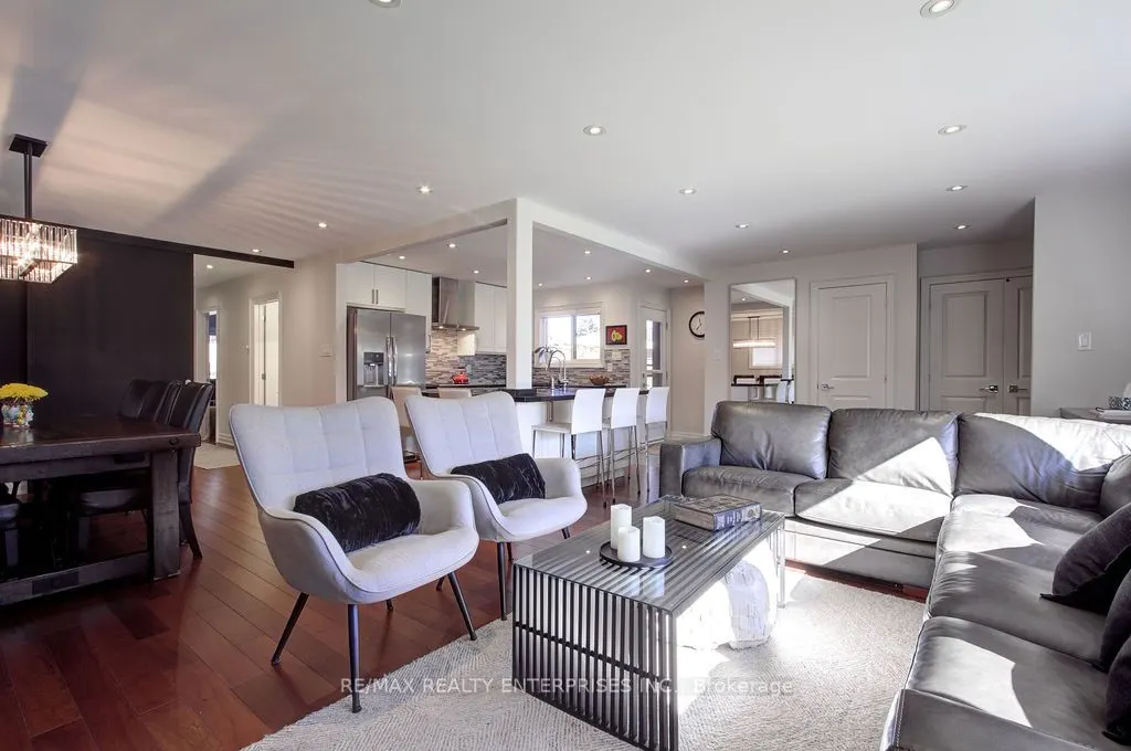 8 Deerfield Crescent