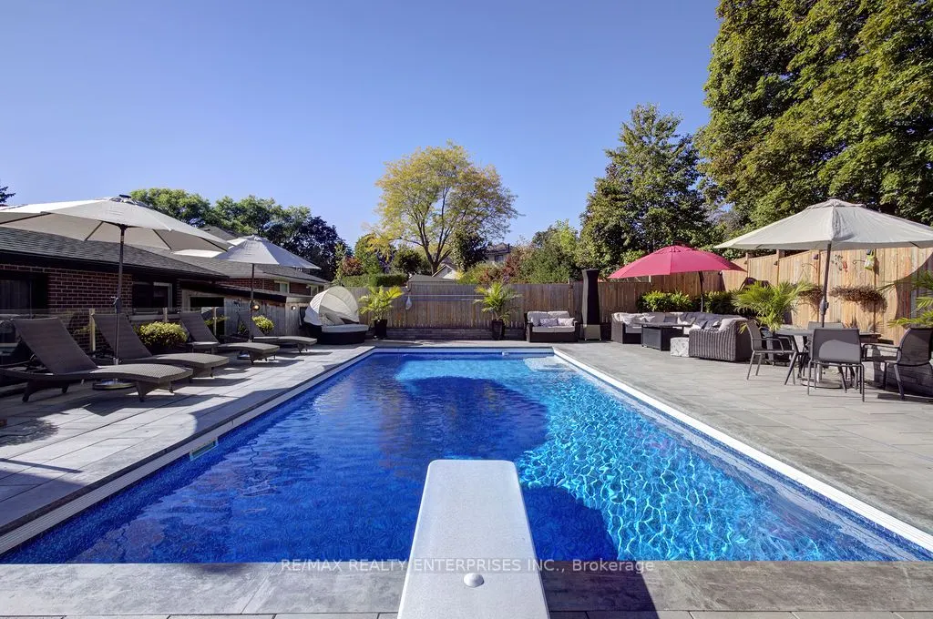 8 Deerfield Crescent