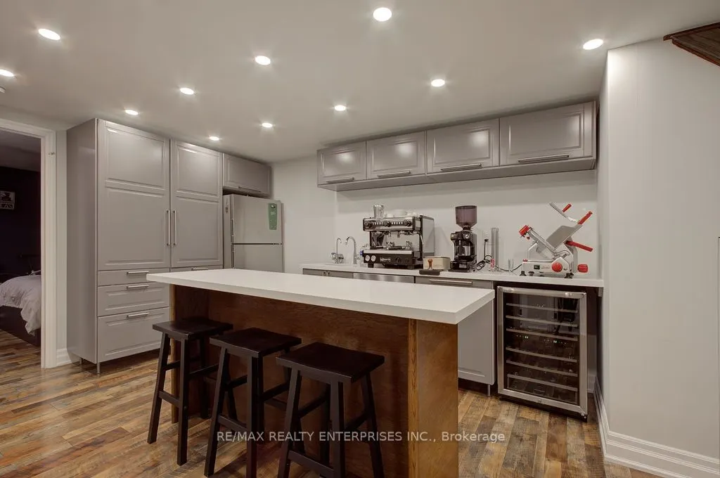 8 Deerfield Crescent