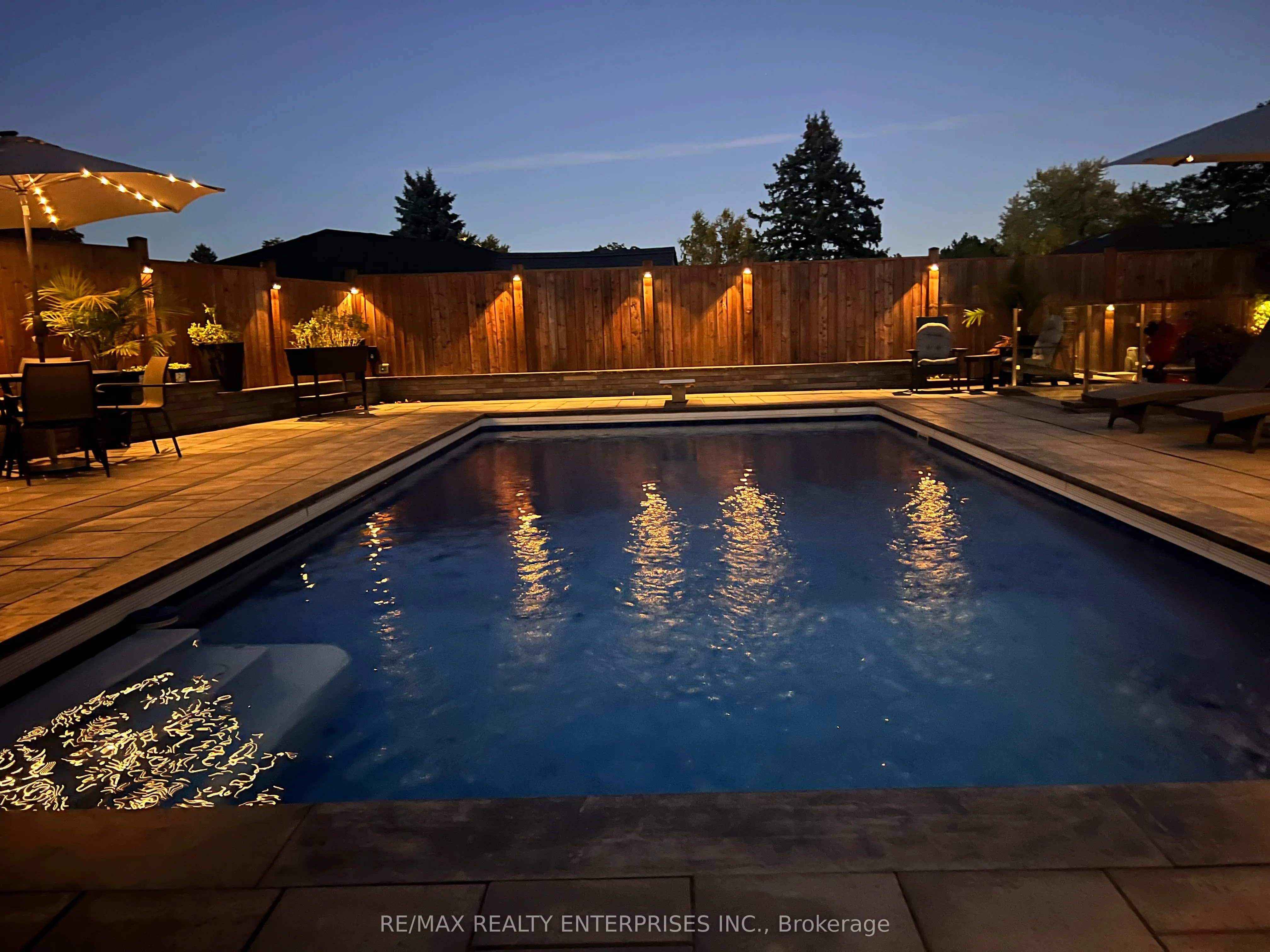 8 Deerfield Crescent