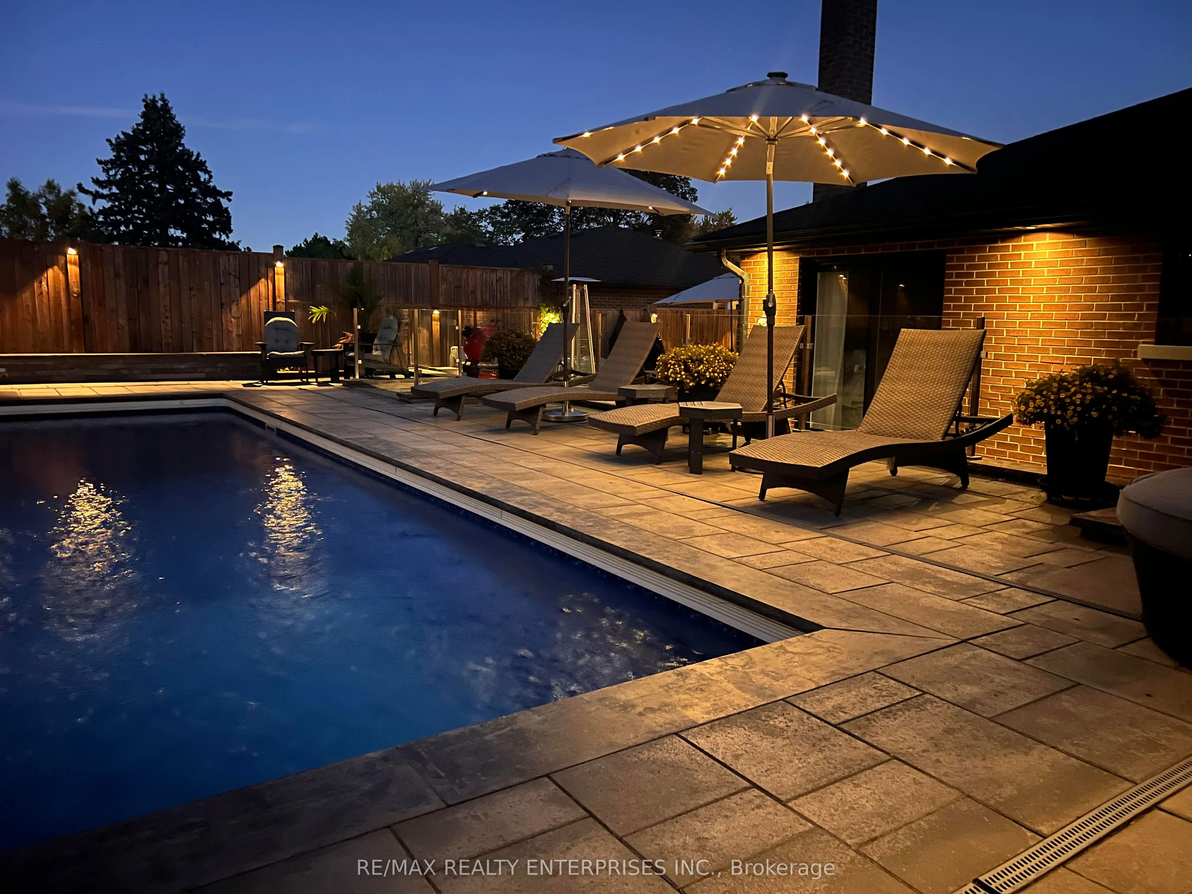 8 Deerfield Crescent