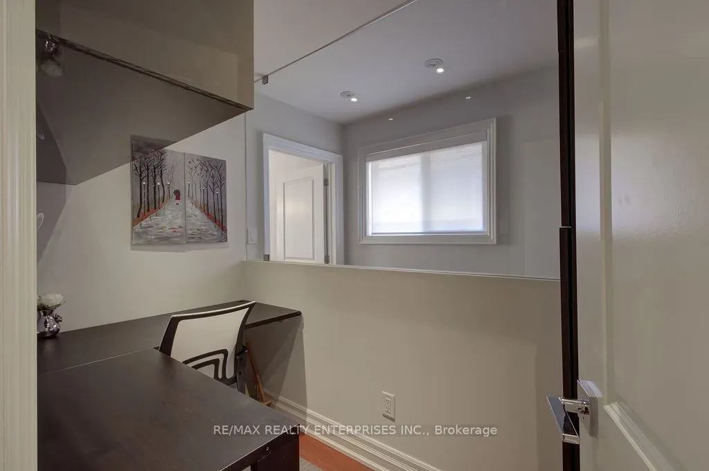 8 Deerfield Crescent