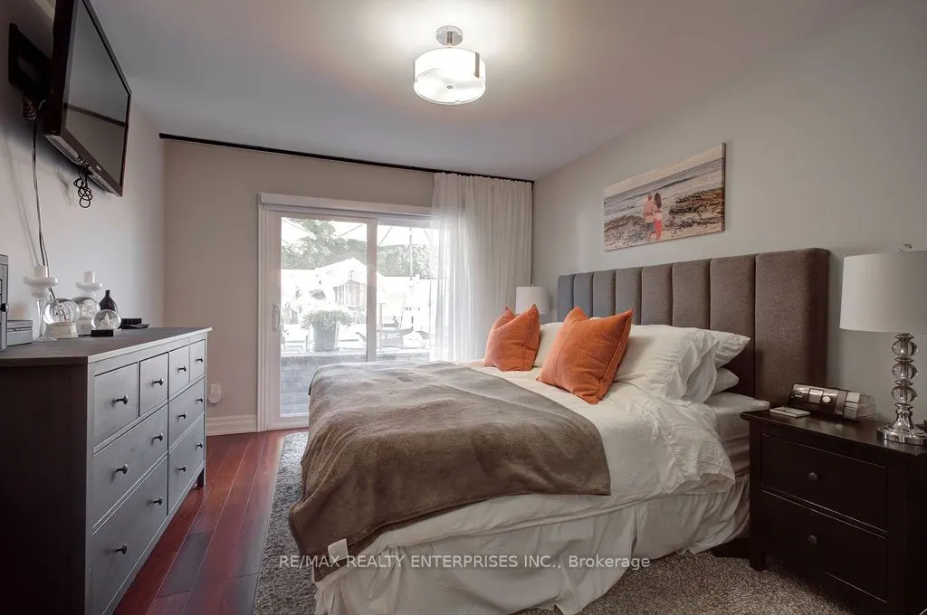 8 Deerfield Crescent