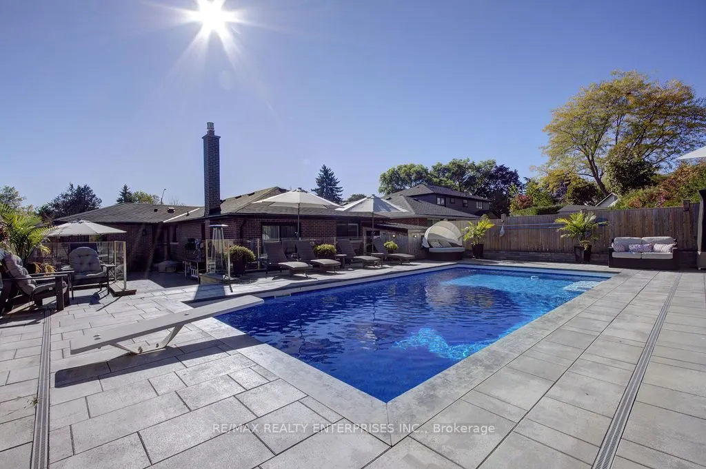 8 Deerfield Crescent