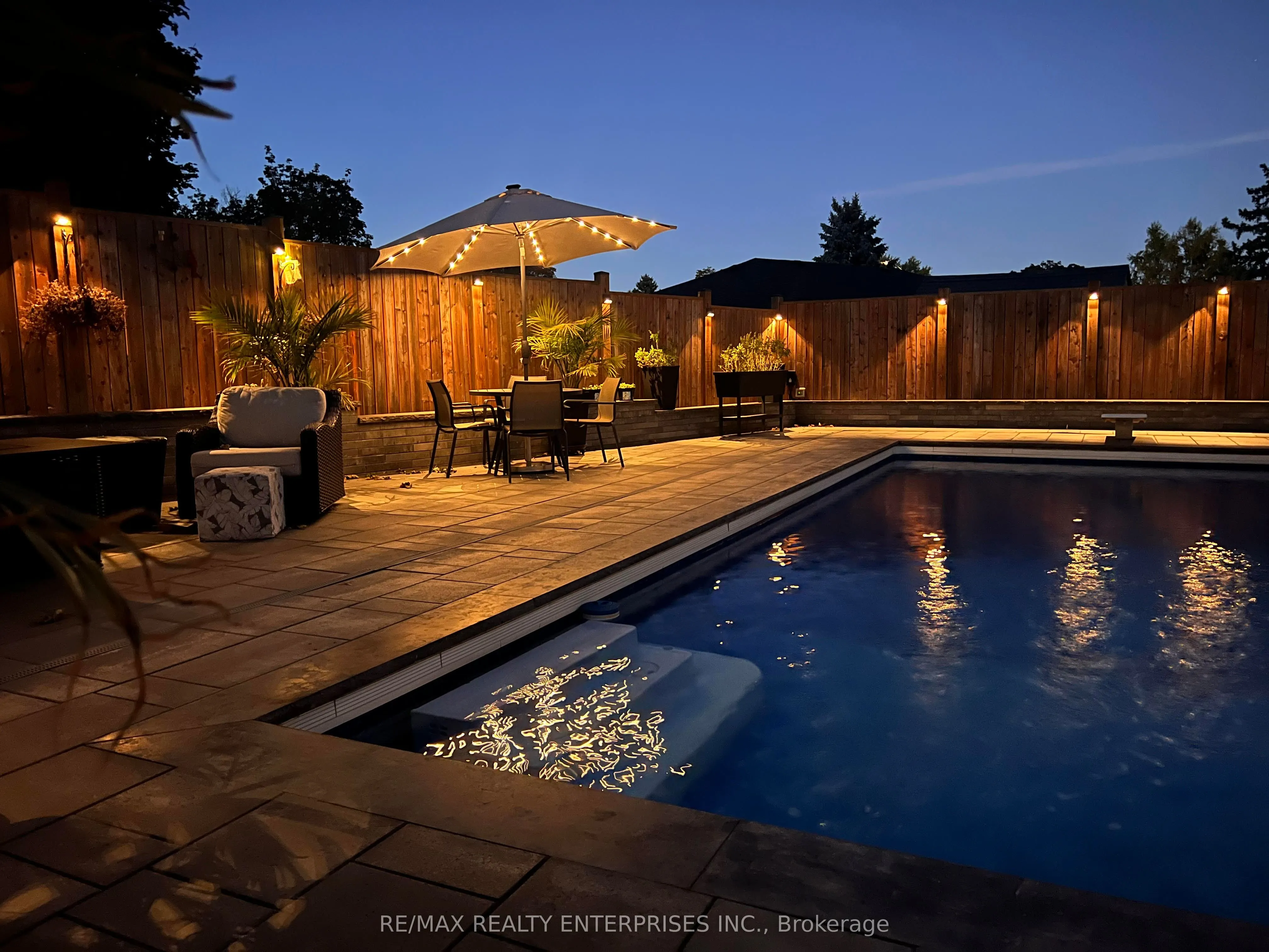 8 Deerfield Crescent