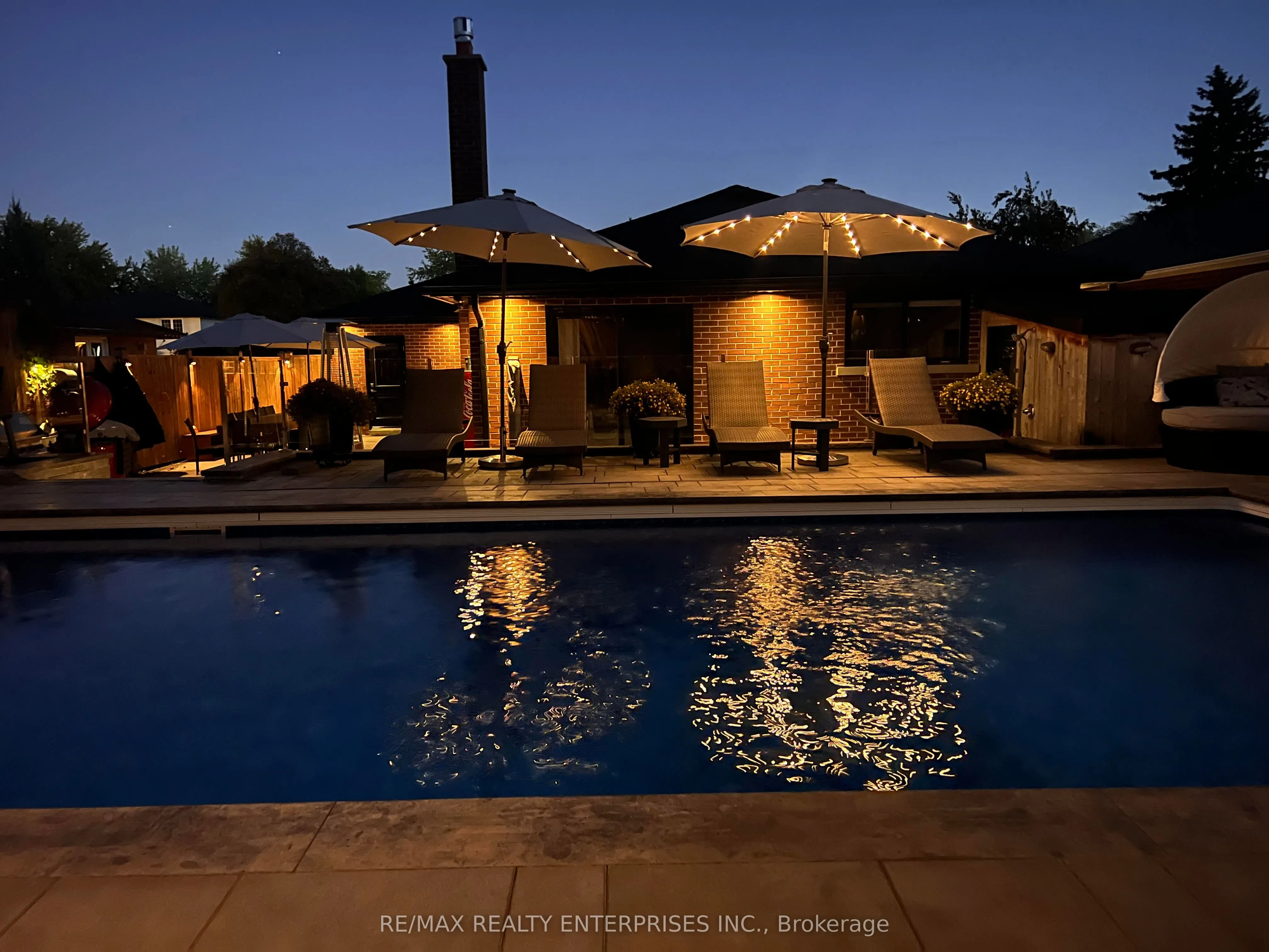 8 Deerfield Crescent