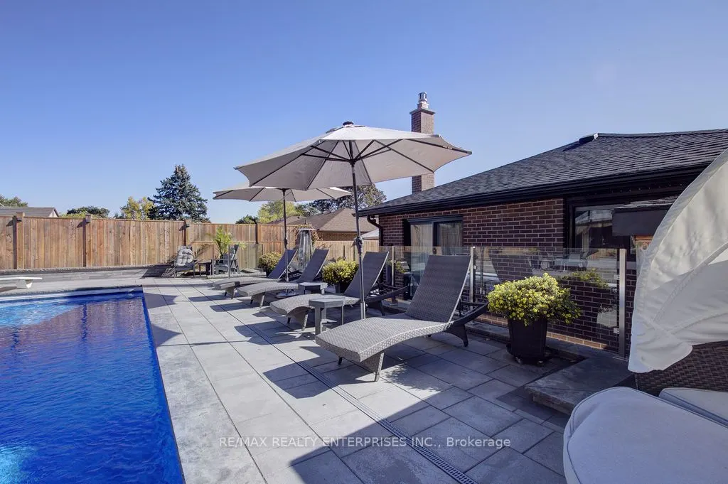 8 Deerfield Crescent