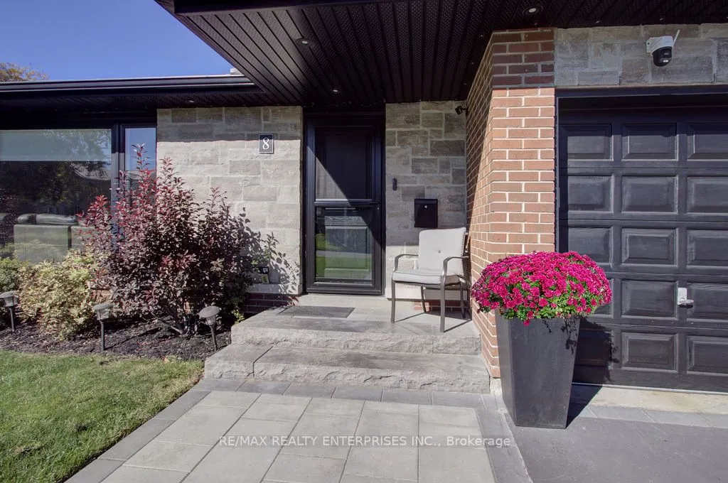 8 Deerfield Crescent