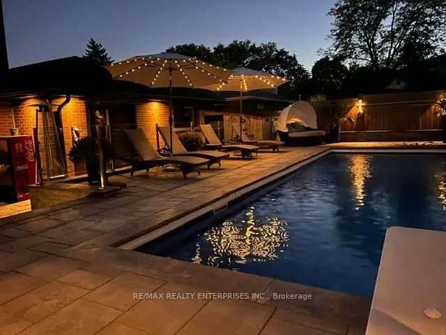 8 Deerfield Crescent