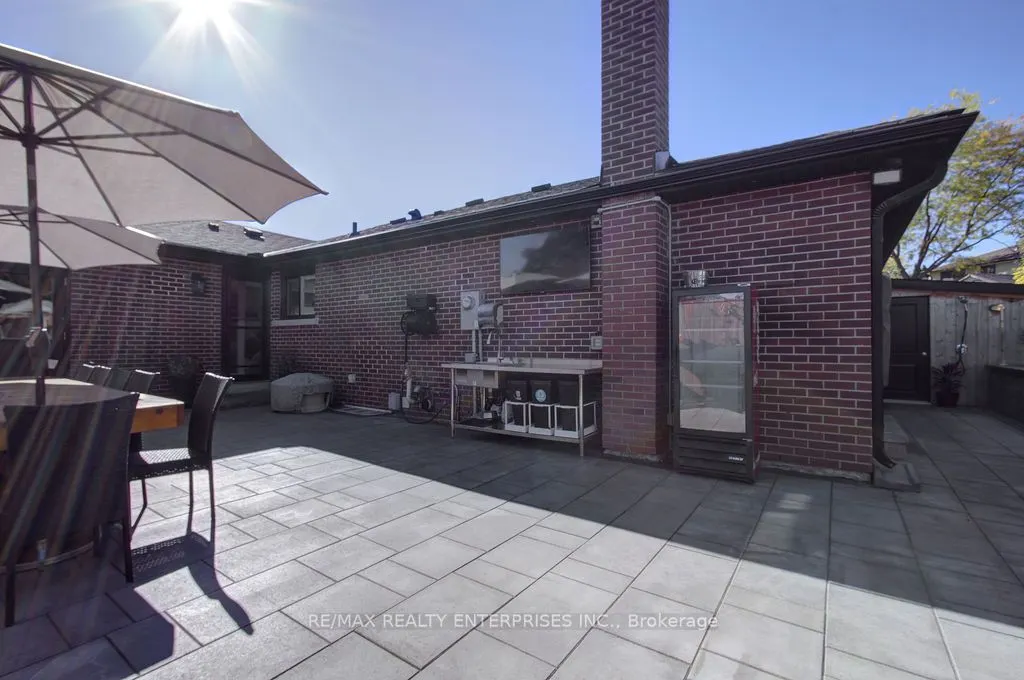 8 Deerfield Crescent