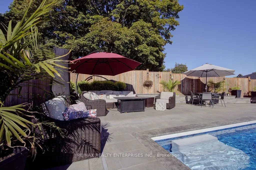 8 Deerfield Crescent