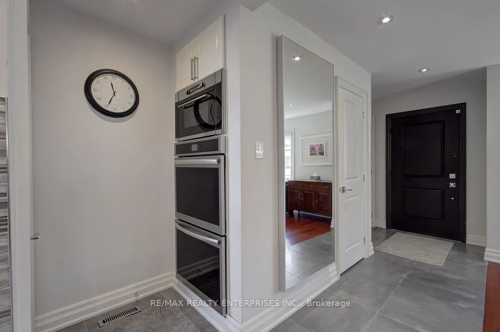 8 Deerfield Crescent