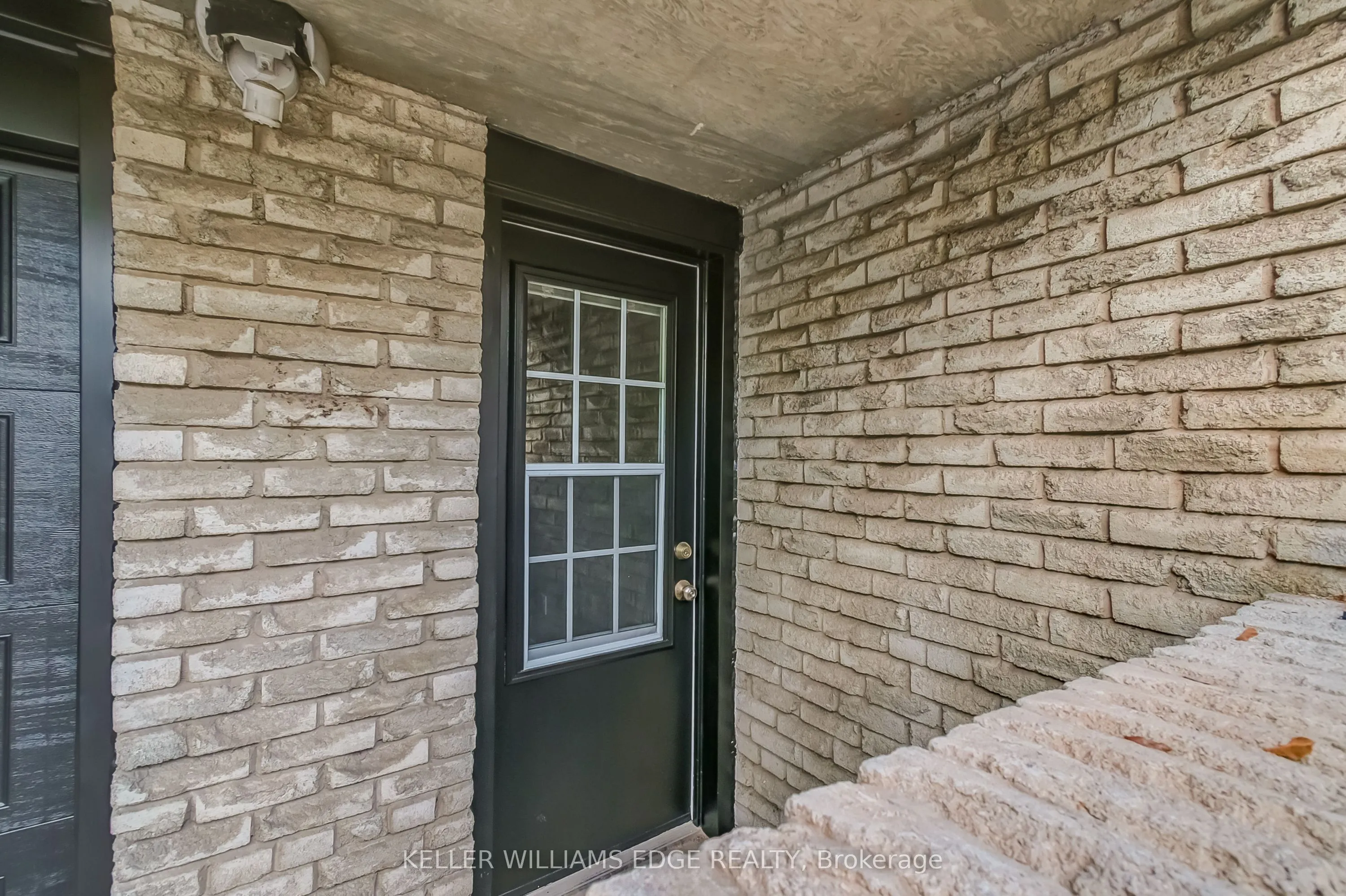 672 Castleguard Crescent, #2