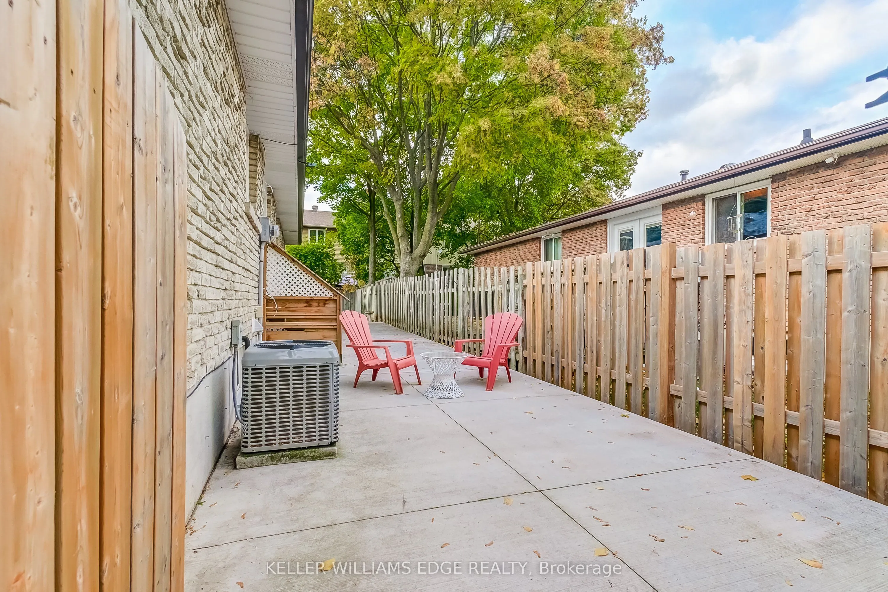 672 Castleguard Crescent, #2