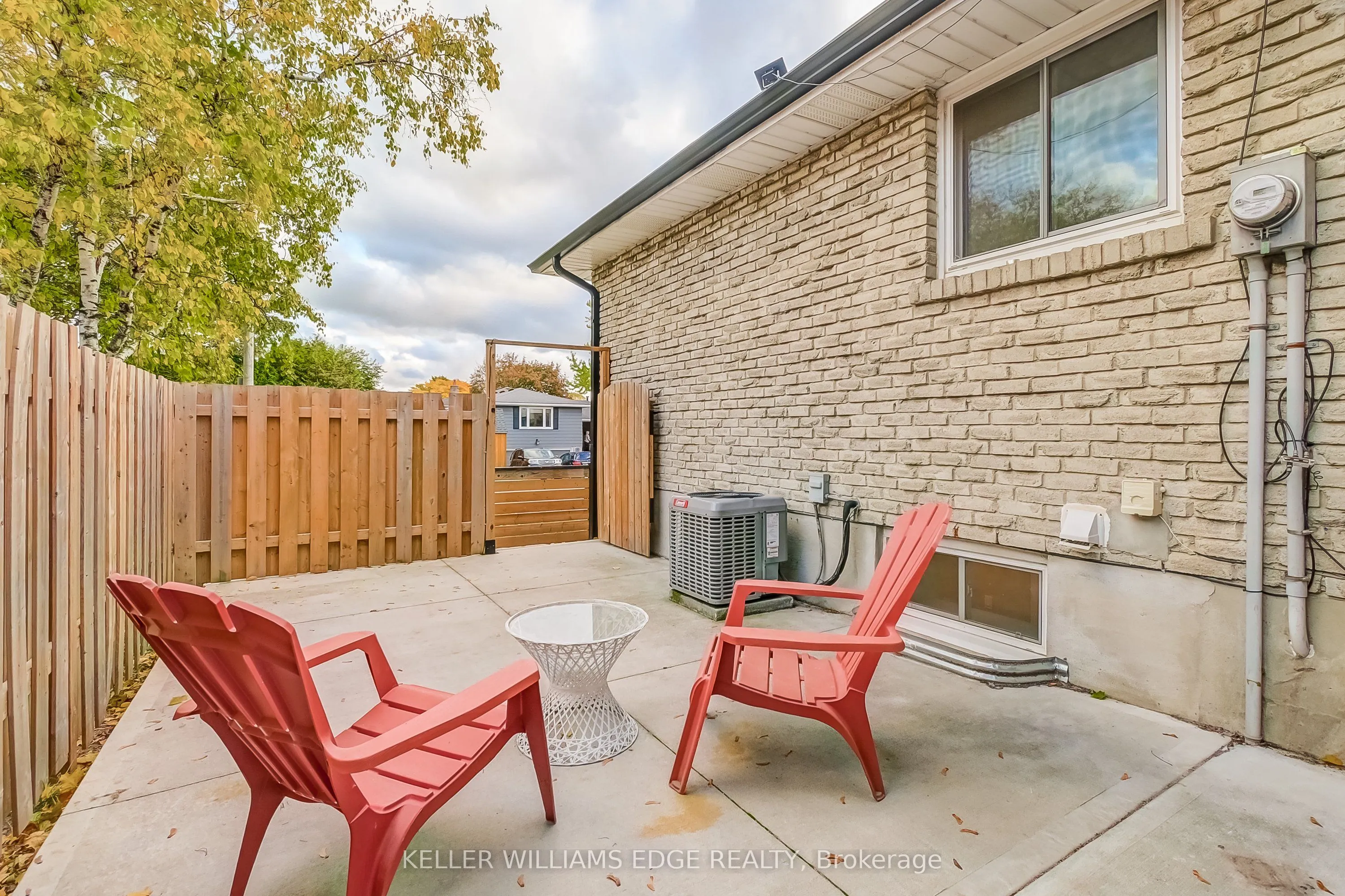 672 Castleguard Crescent, #2