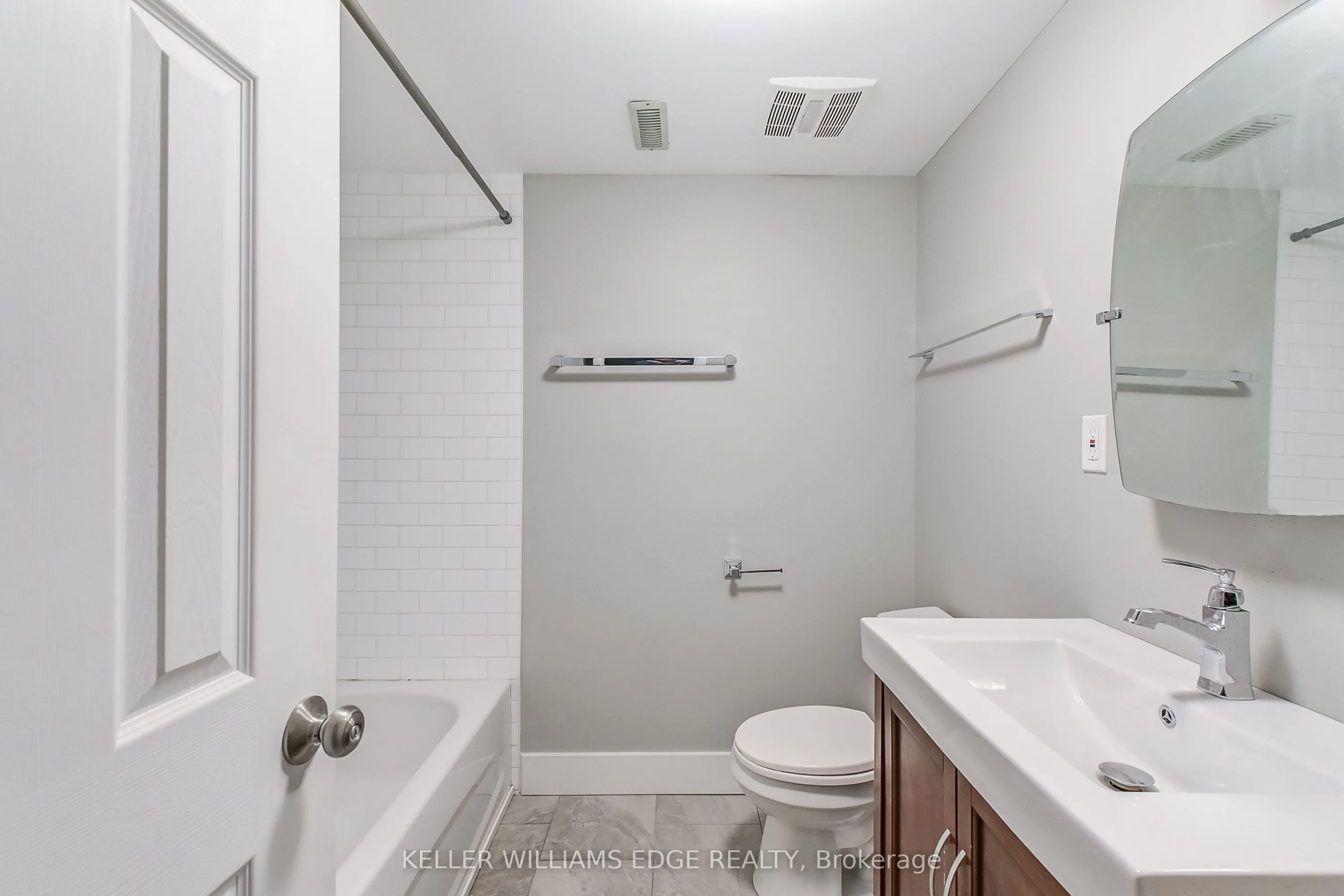 672 Castleguard Crescent, #2