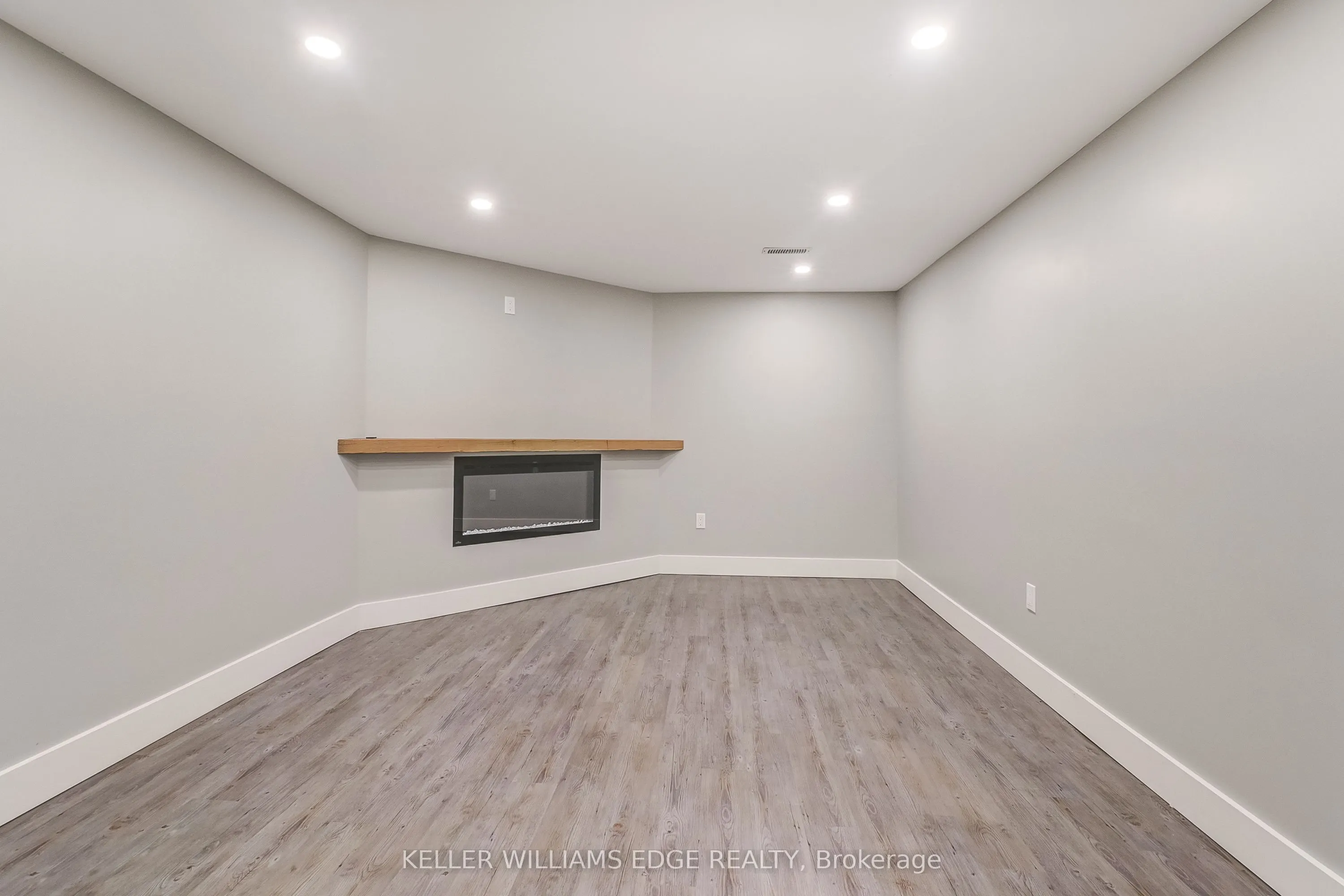 672 Castleguard Crescent, #2