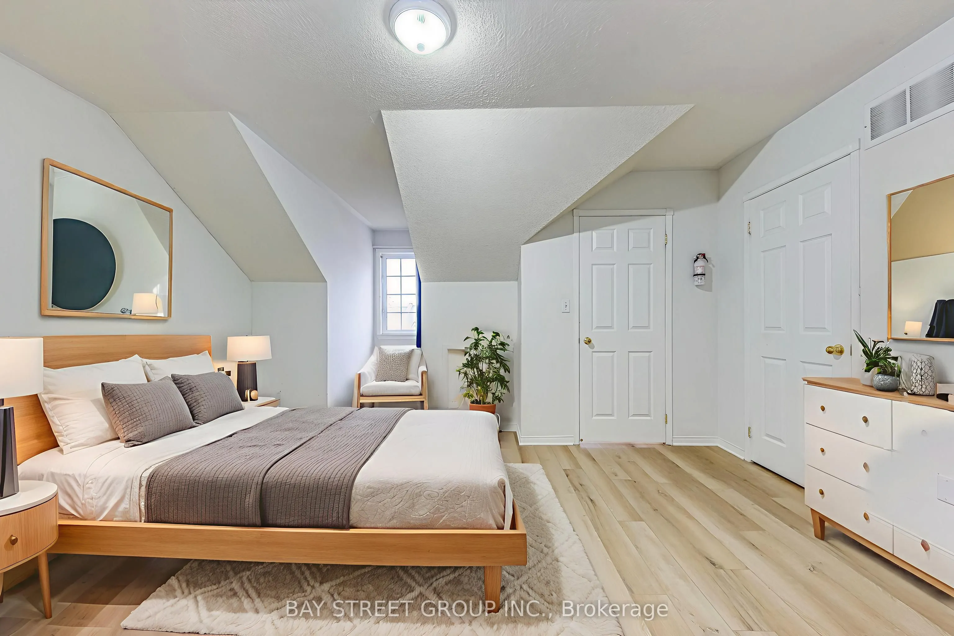 5260 Mcfarren Boulevard, #102