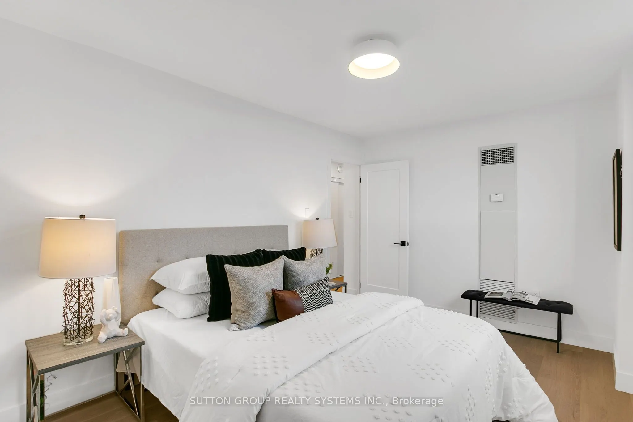 820 Burnhamthorpe Road, #2107