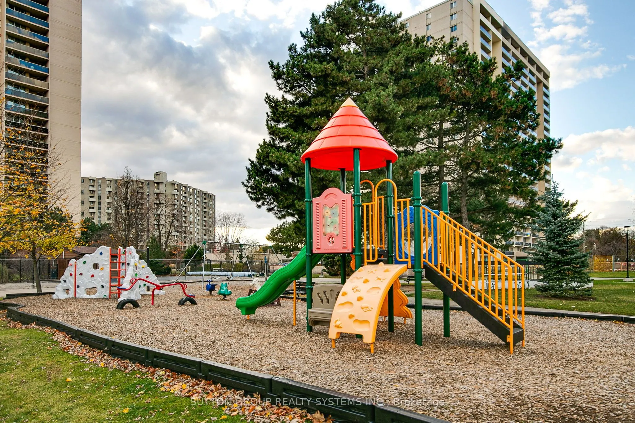 820 Burnhamthorpe Road, #2107