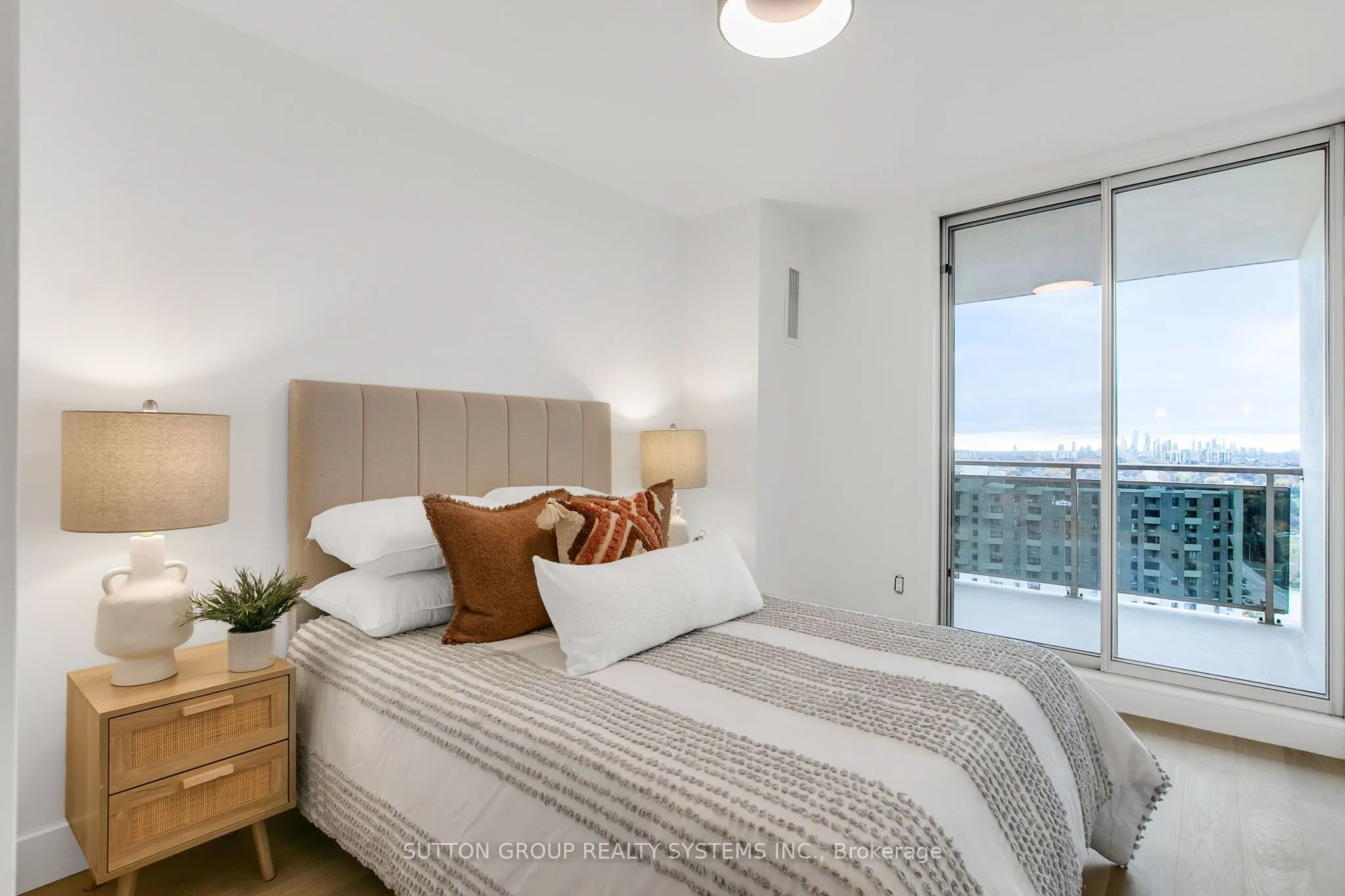 820 Burnhamthorpe Road, #2107