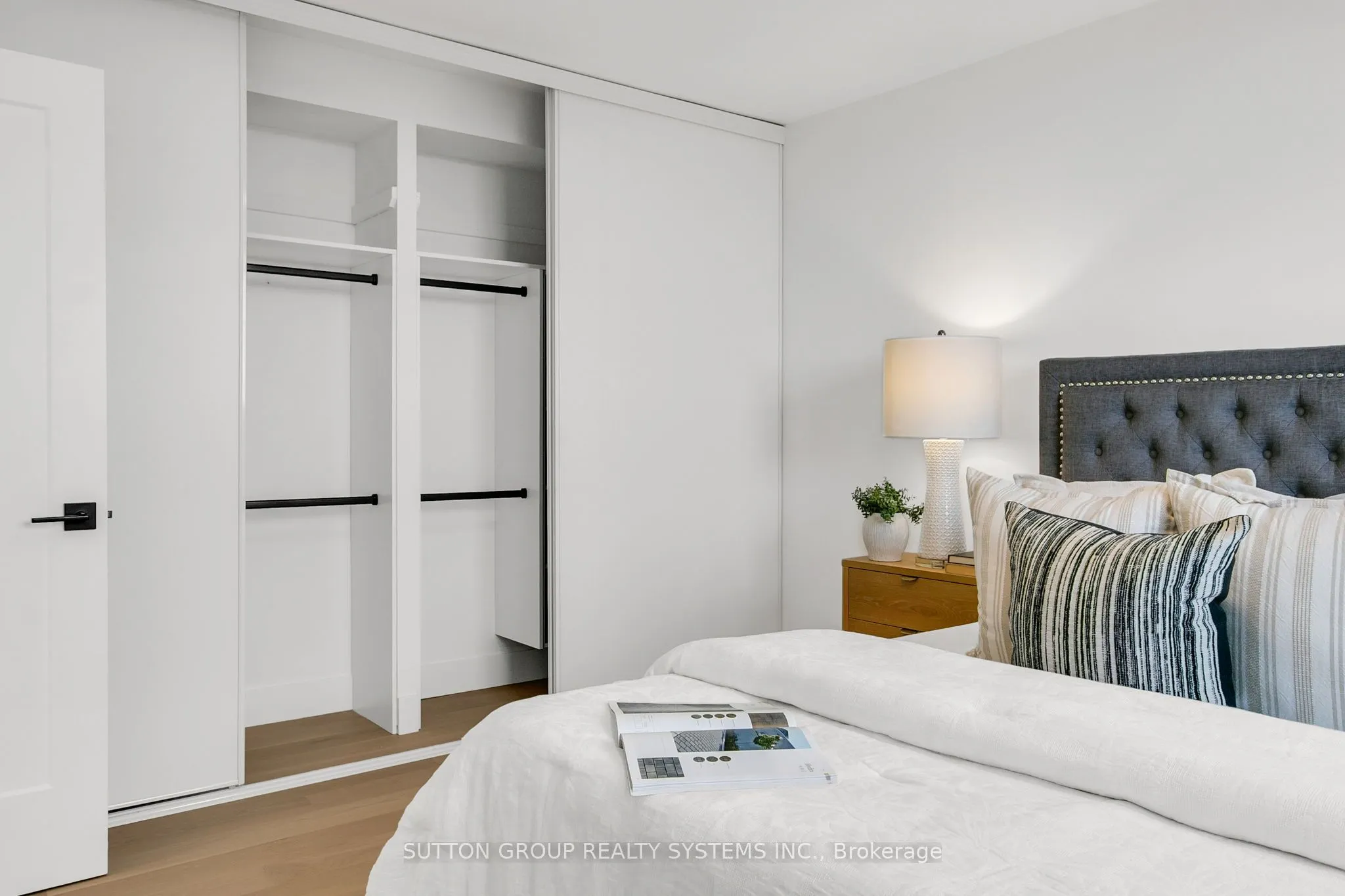 820 Burnhamthorpe Road, #2107