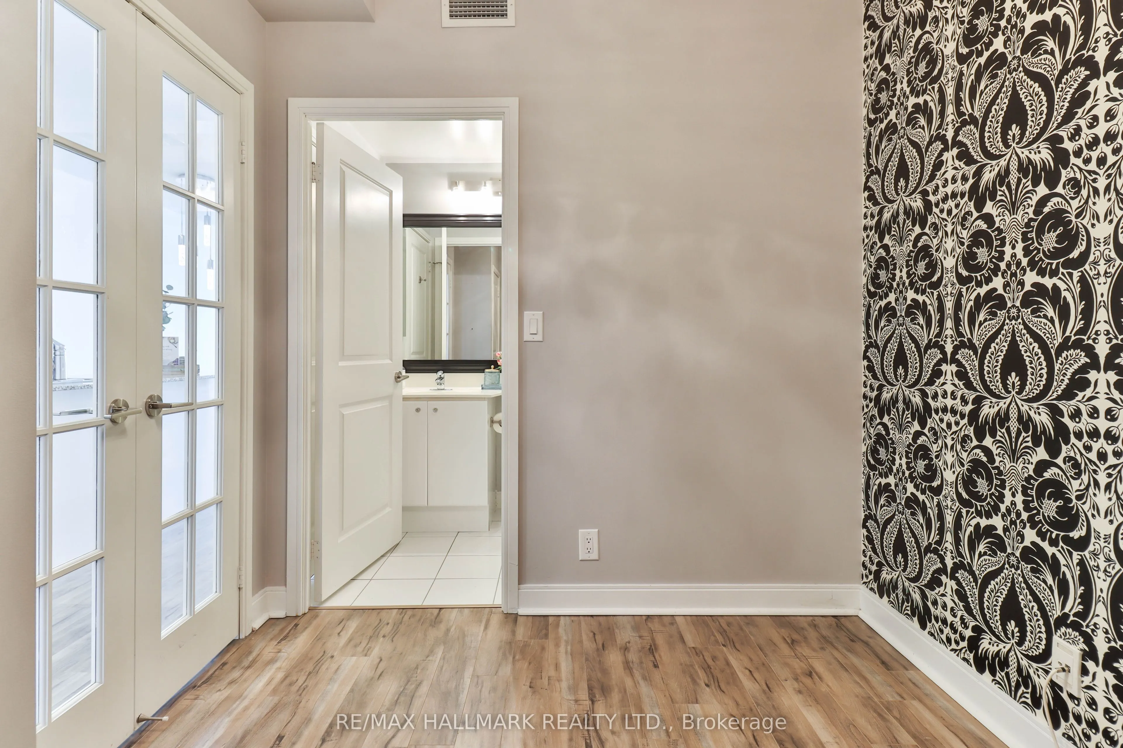 80 Absolute Avenue, #511