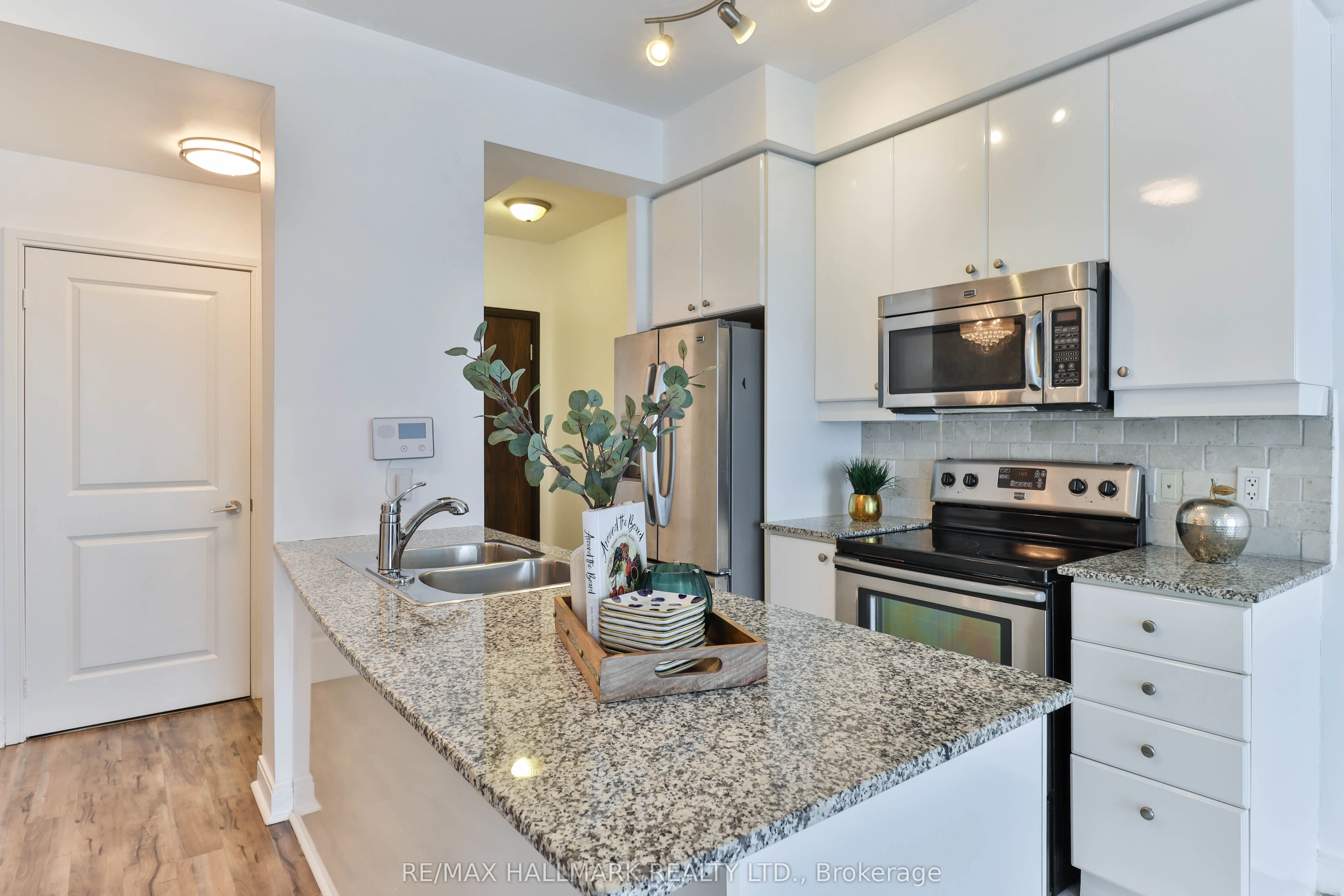 80 Absolute Avenue, #511