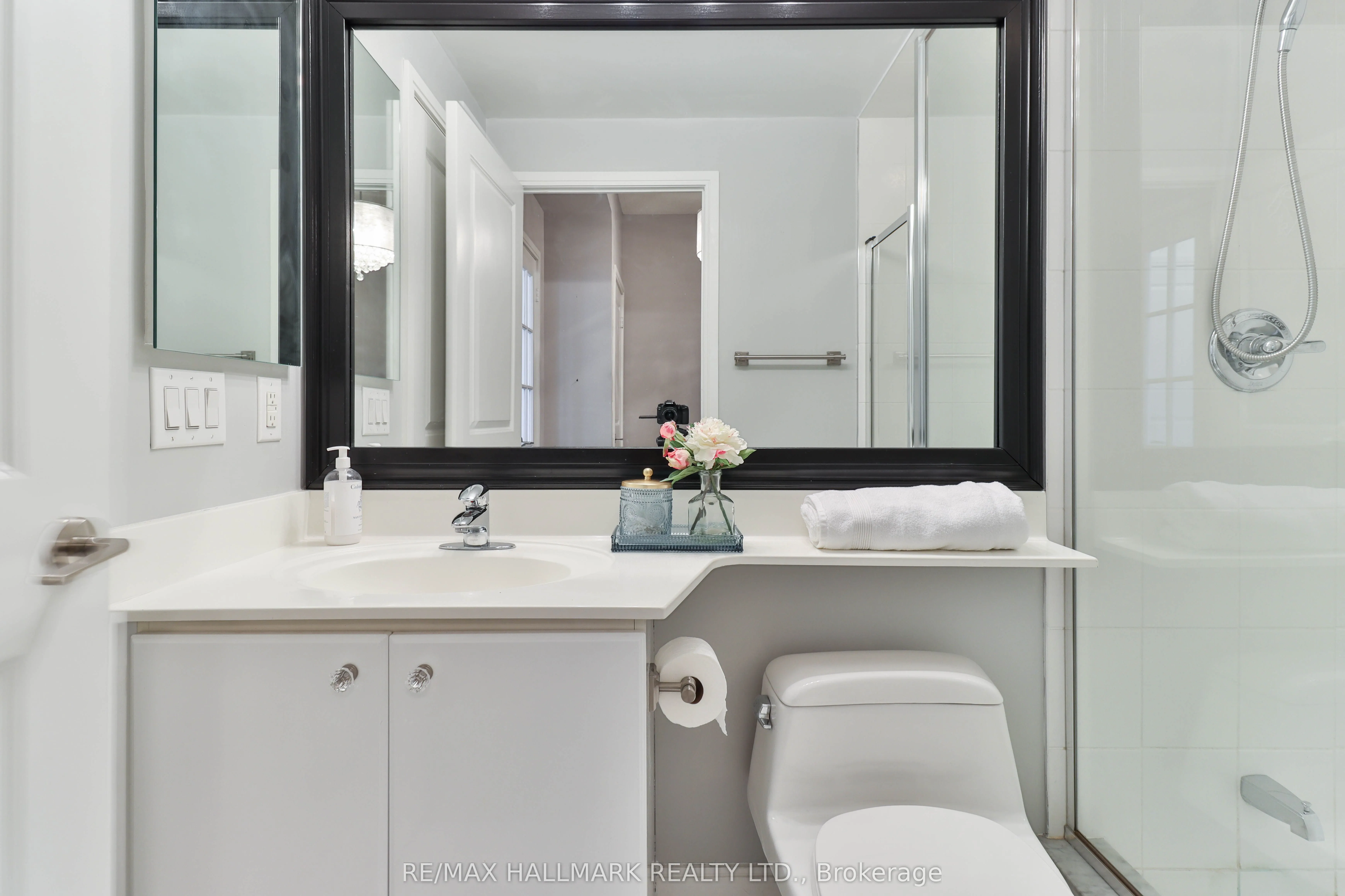 80 Absolute Avenue, #511