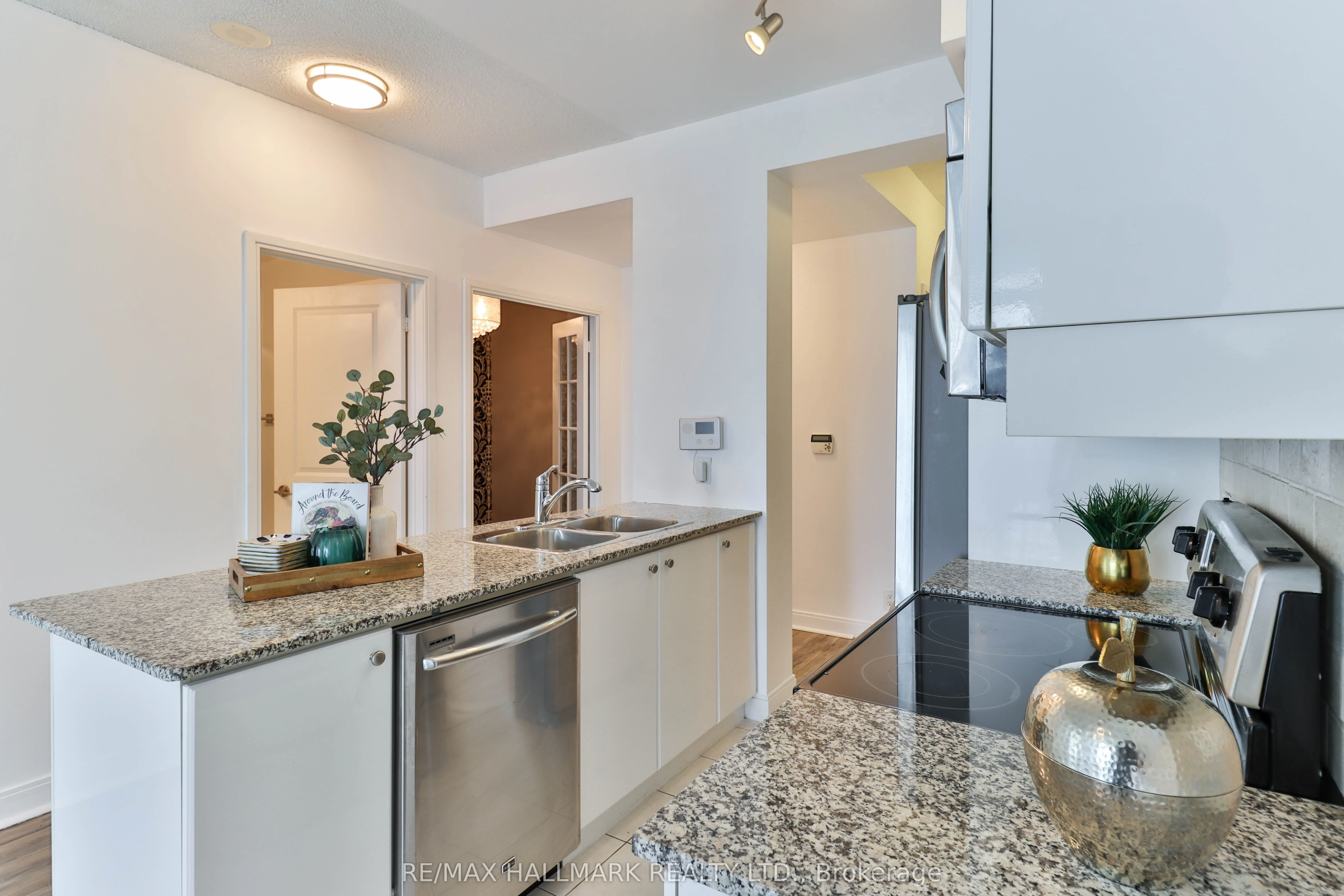 80 Absolute Avenue, #511