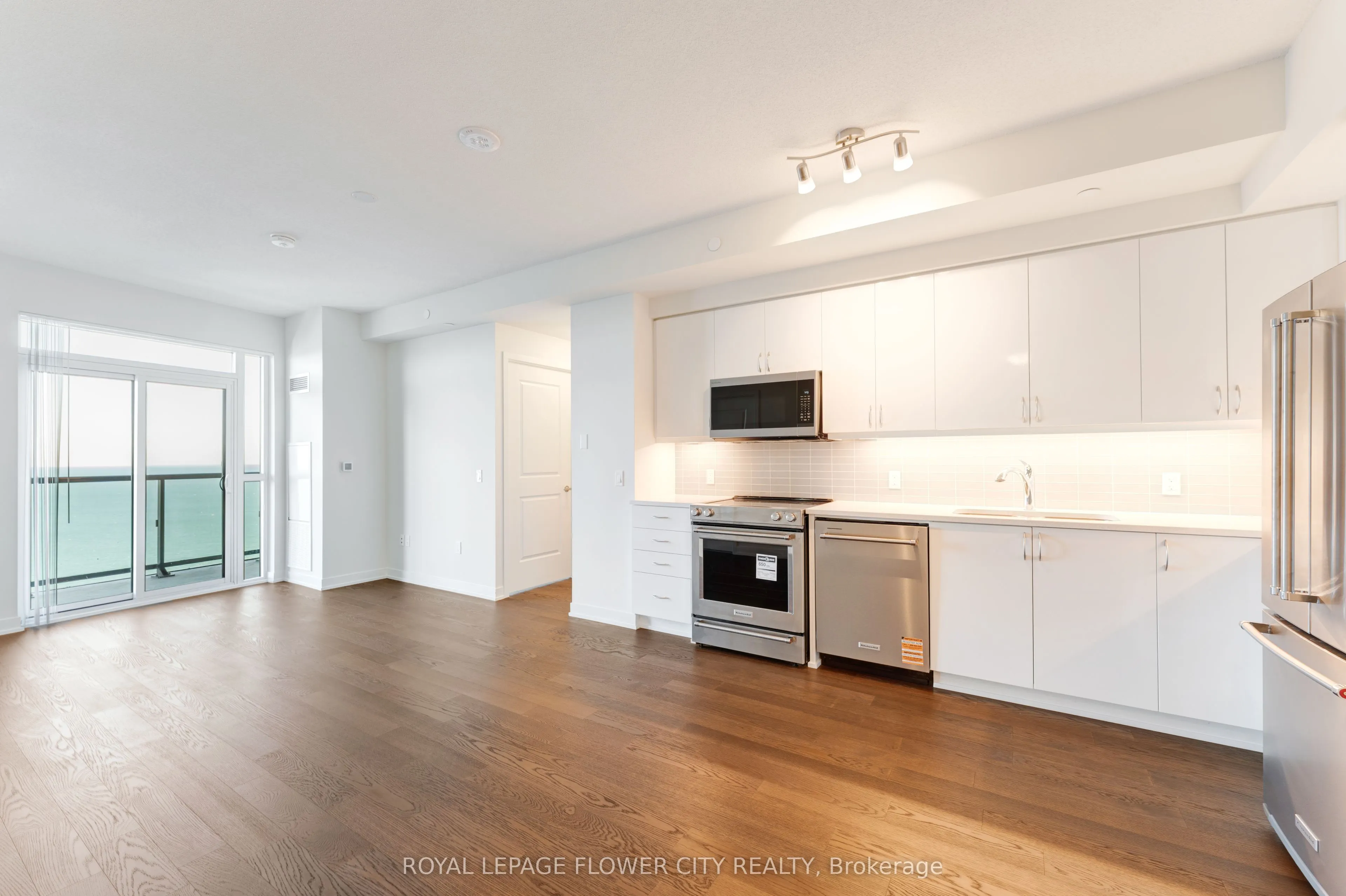 38 Annie Craig Drive, #PH404