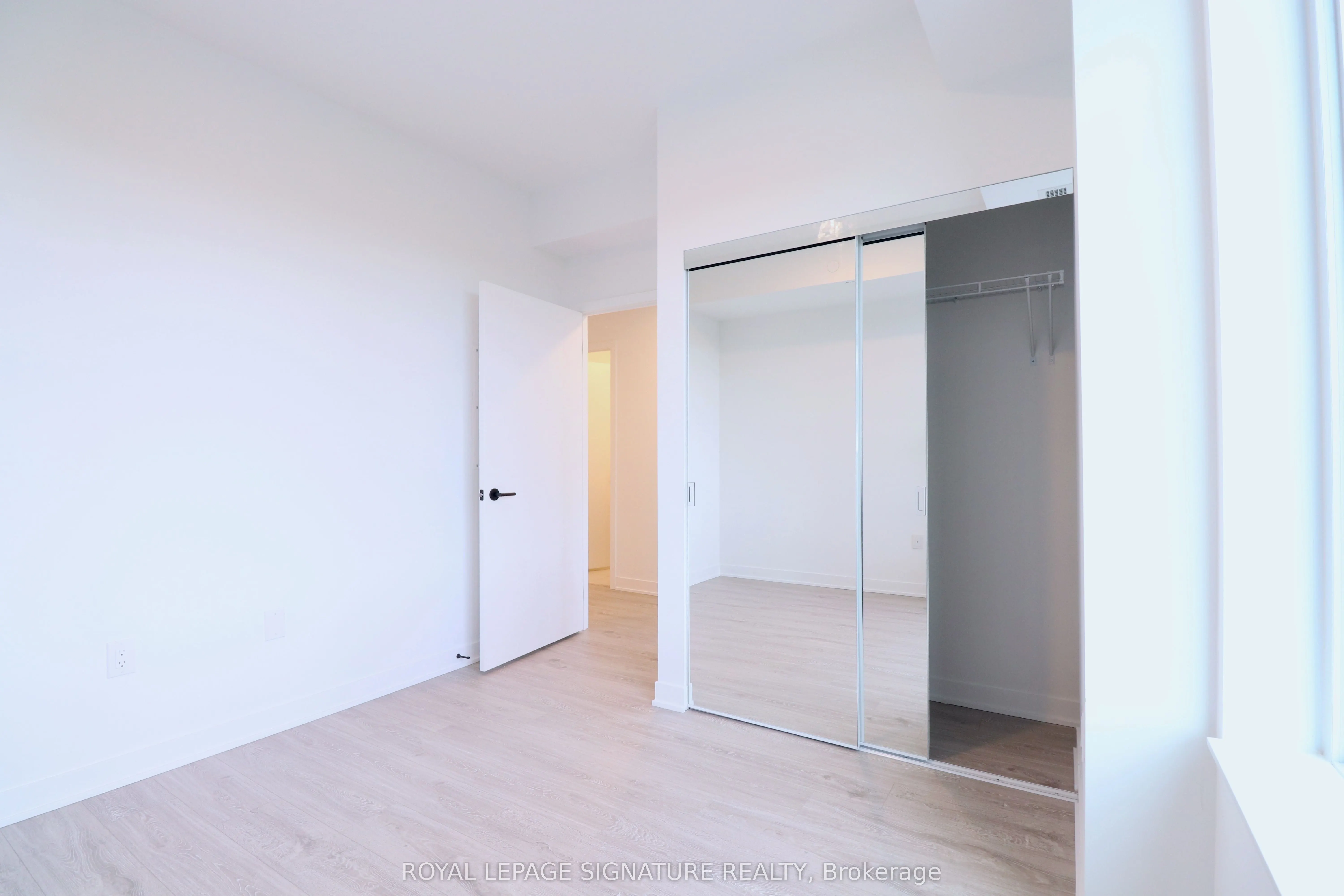 2495 Eglinton Avenue W, #414