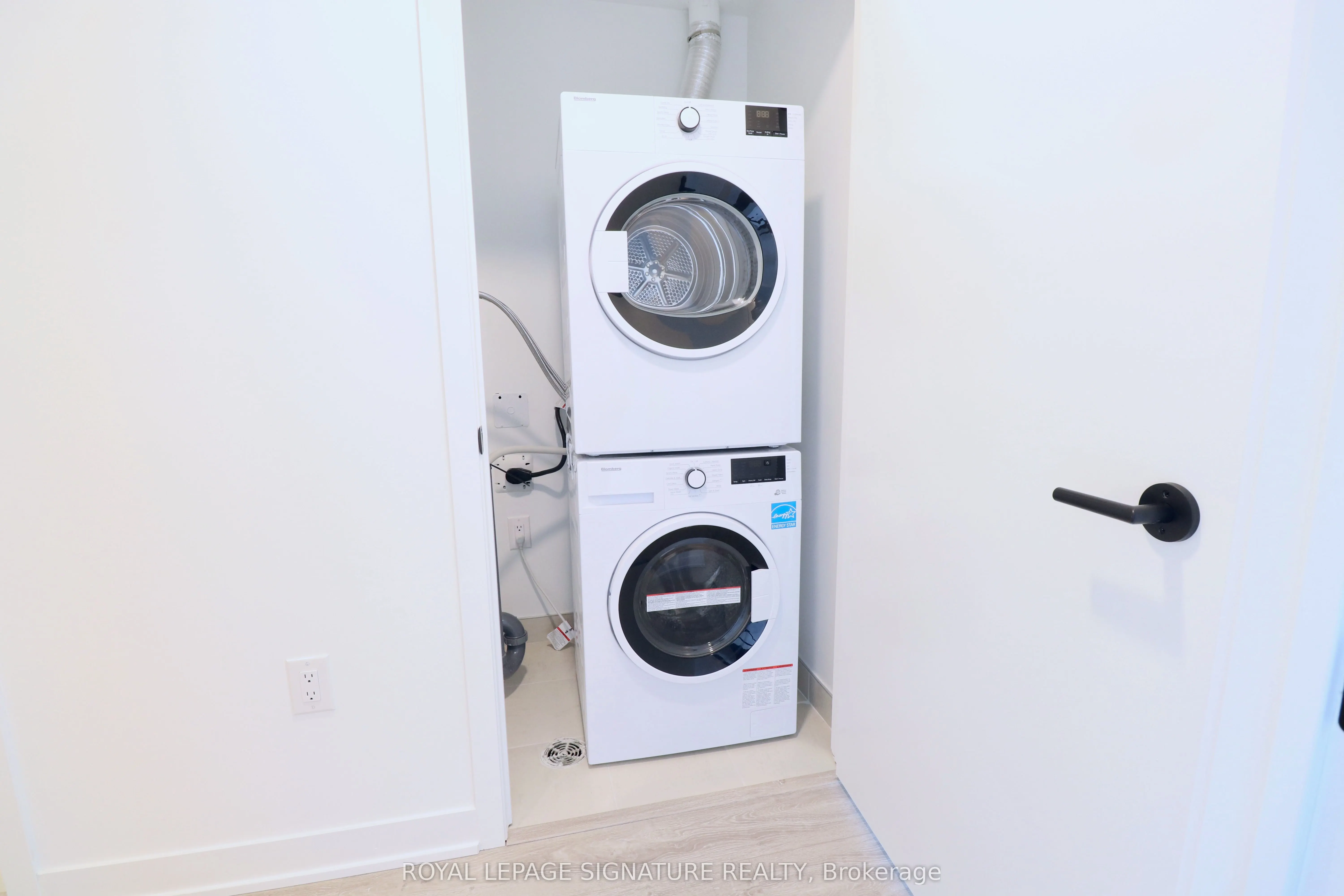 2495 Eglinton Avenue W, #414