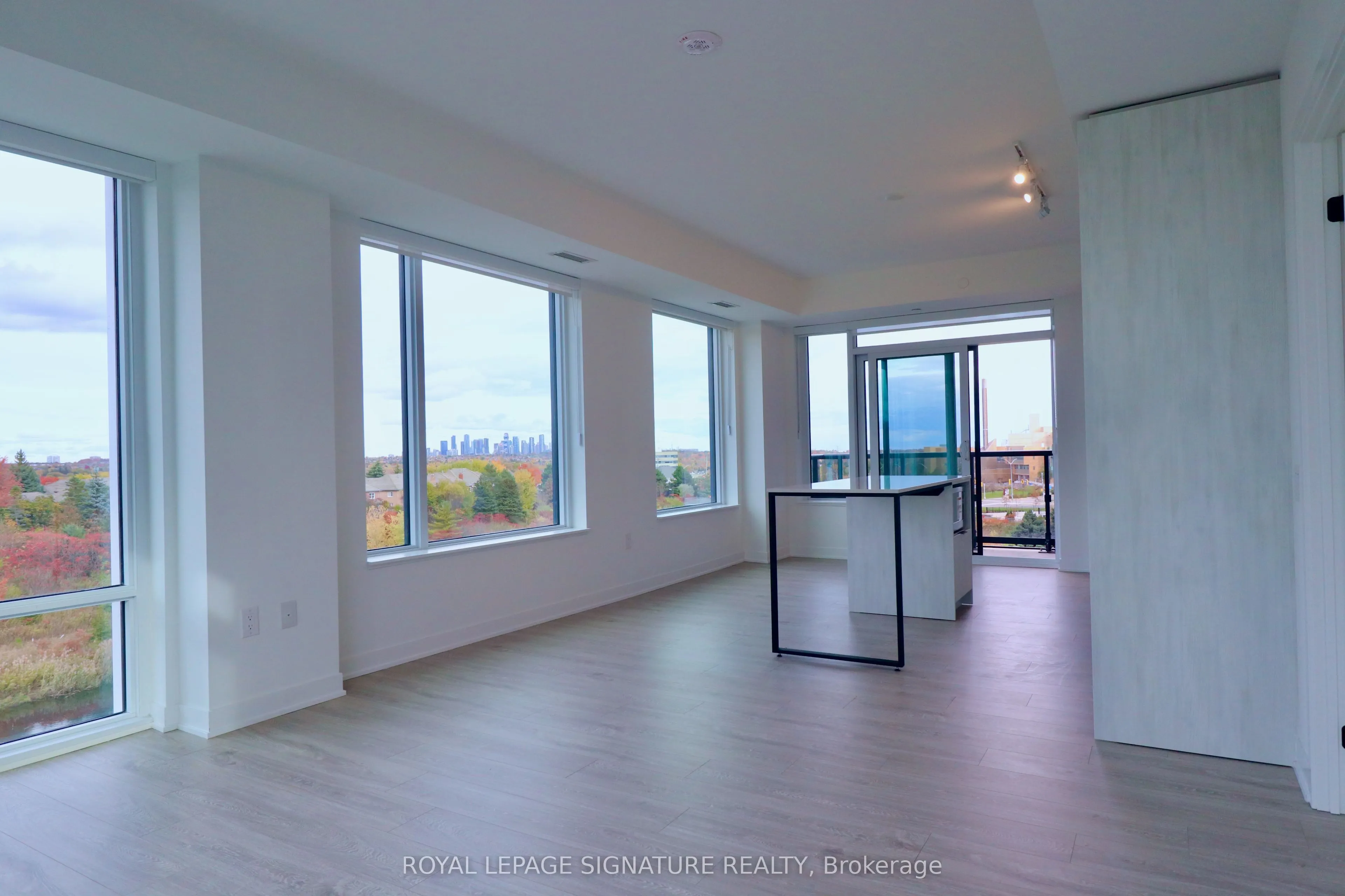 2495 Eglinton Avenue W, #414