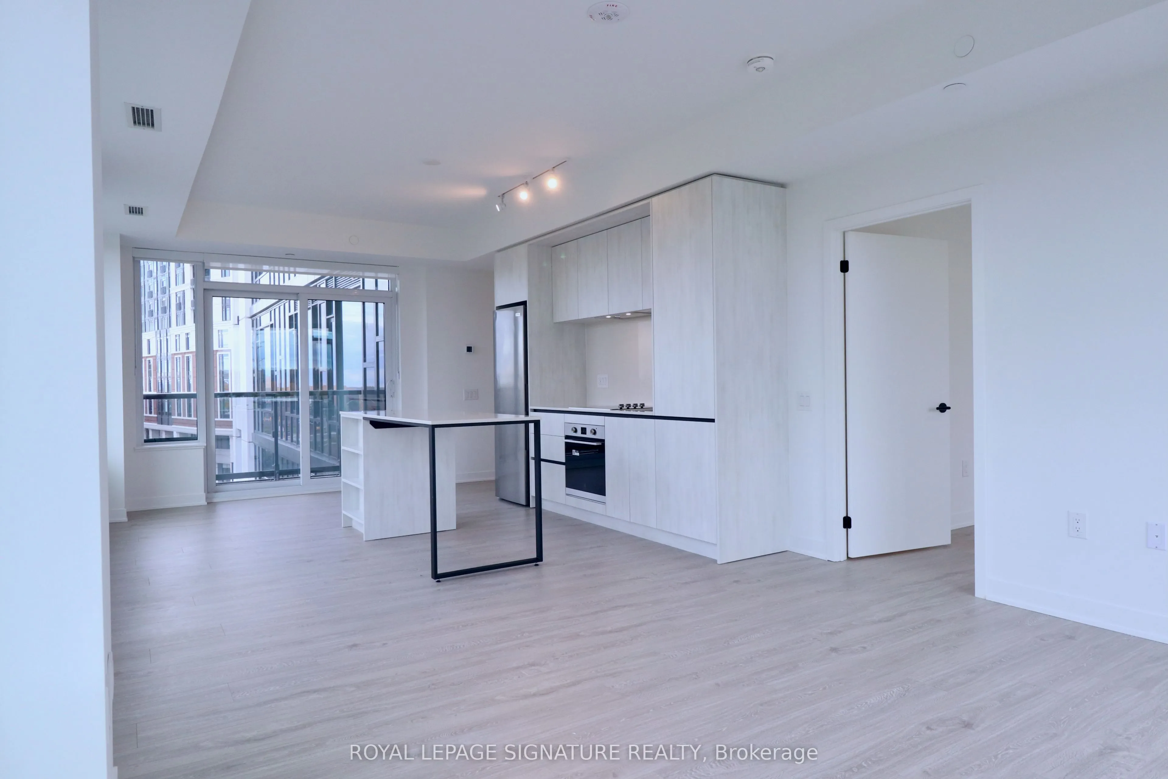 2495 Eglinton Avenue W, #414