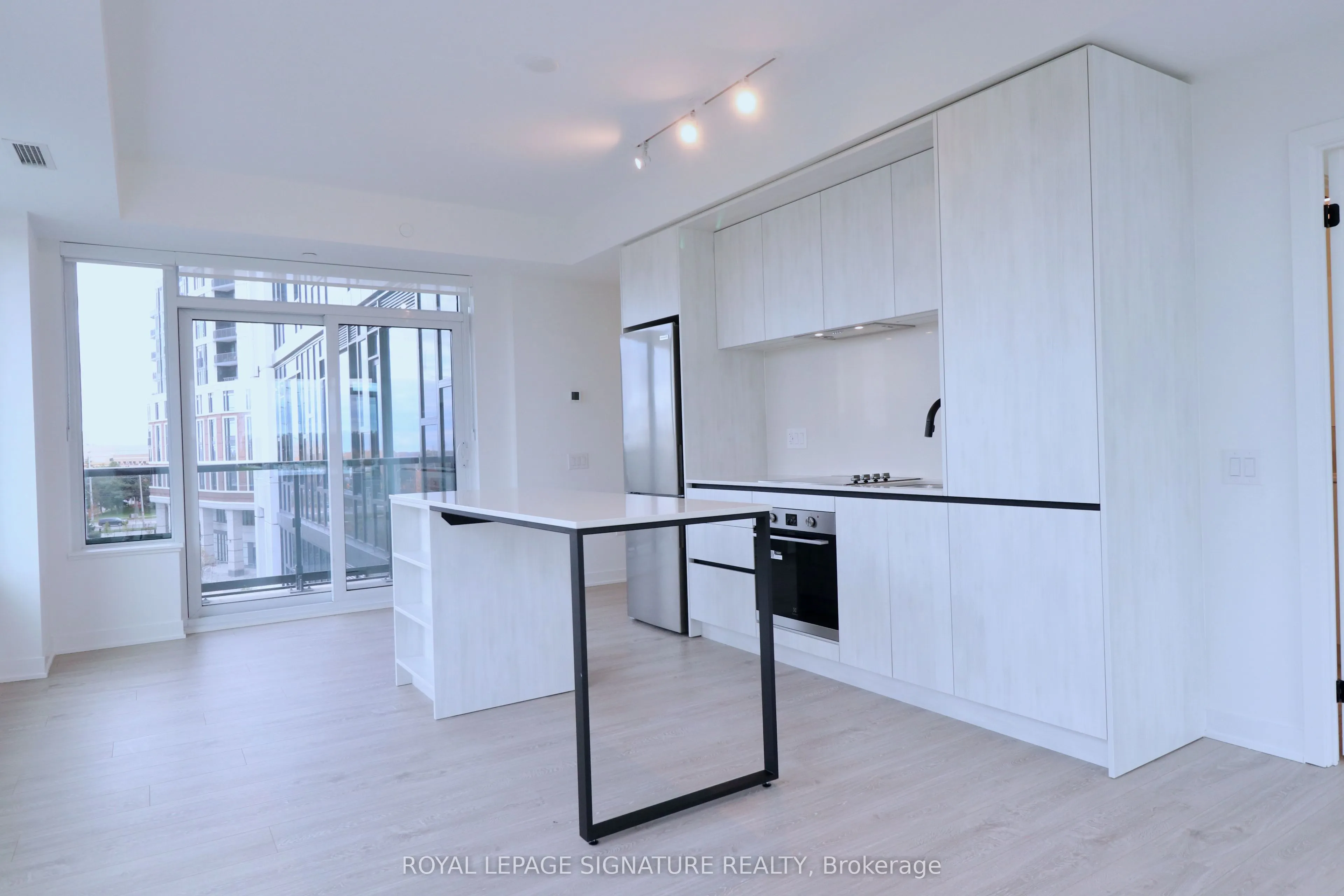 2495 Eglinton Avenue W, #414