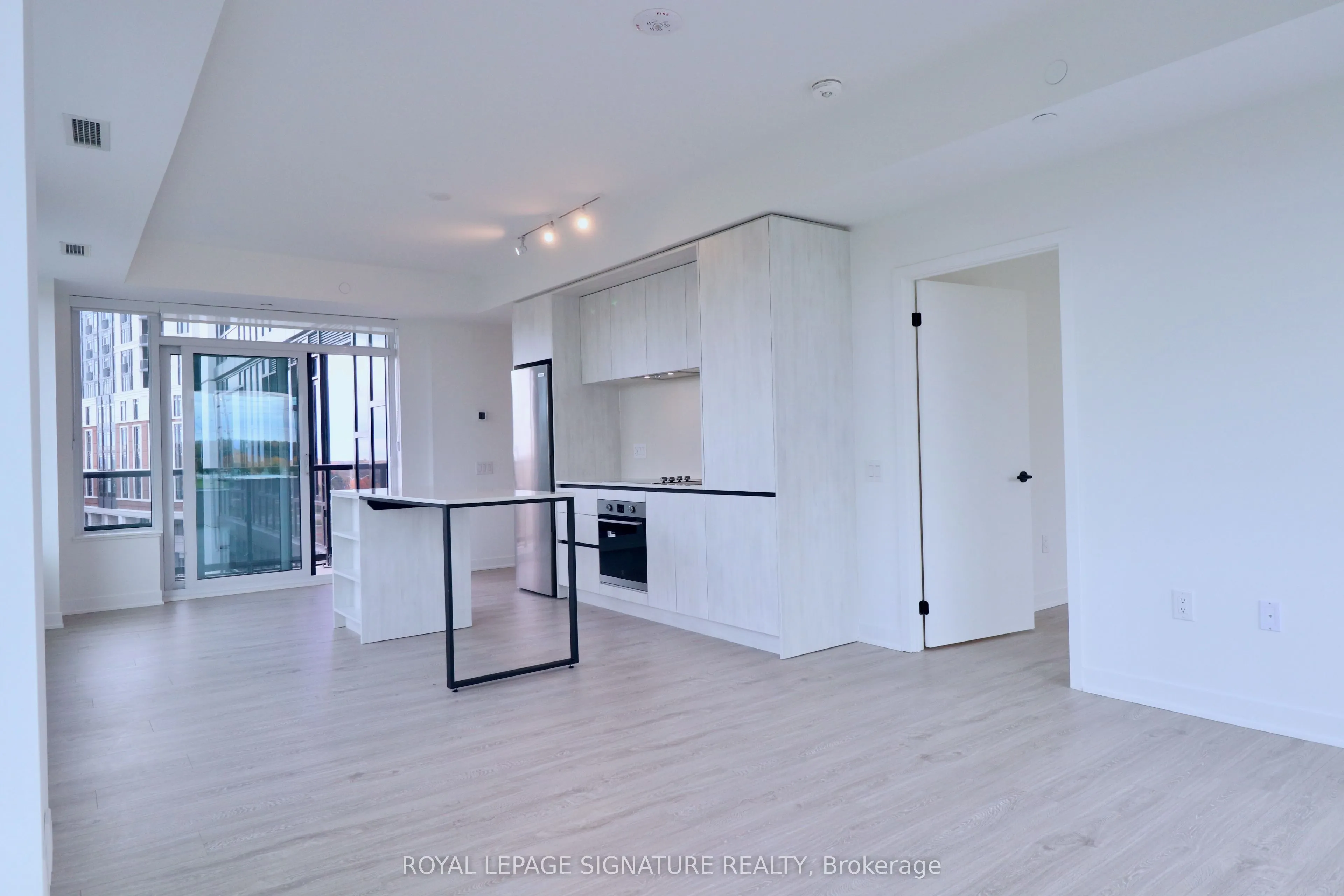 2495 Eglinton Avenue W, #414