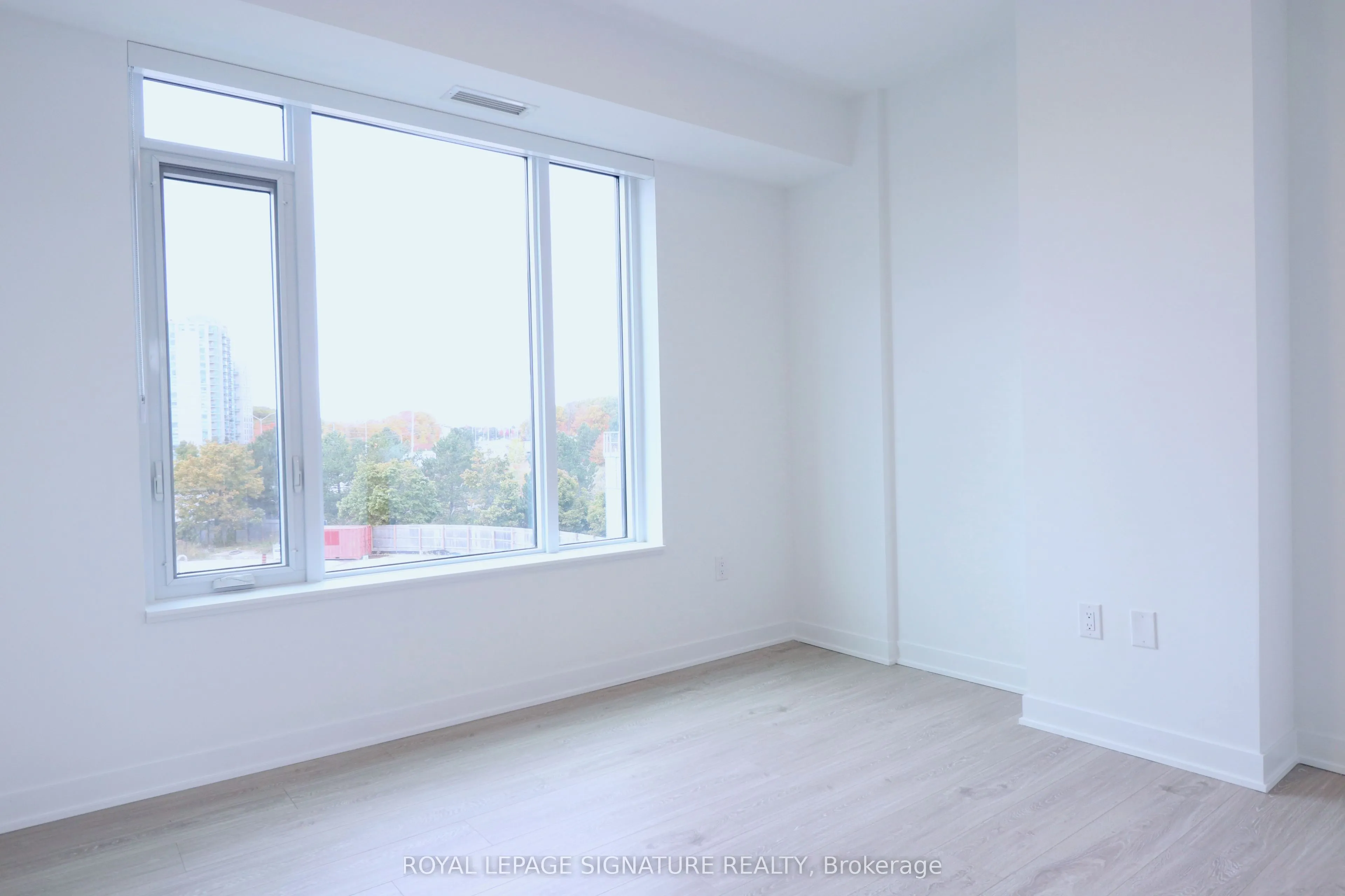 2495 Eglinton Avenue W, #414