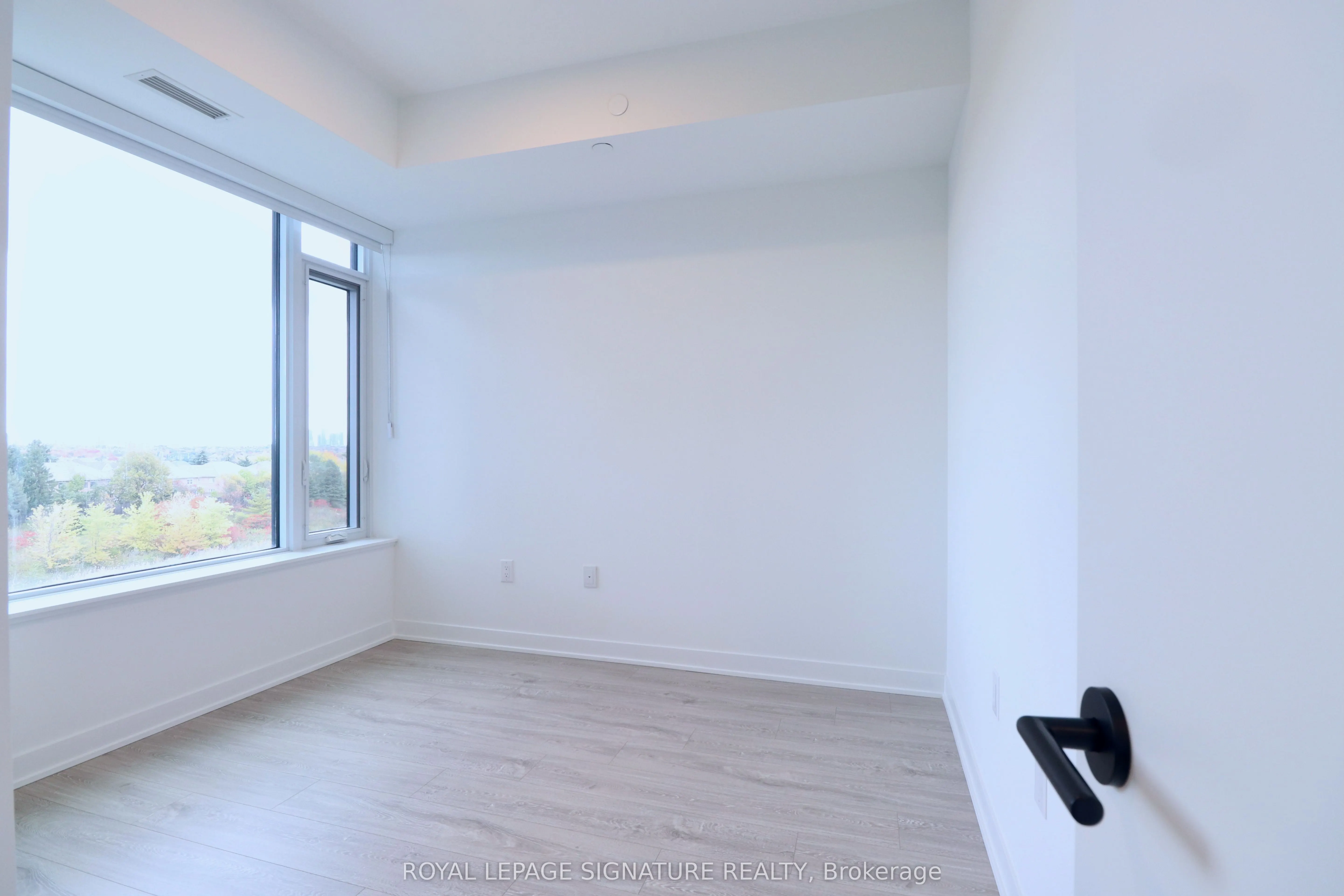 2495 Eglinton Avenue W, #414