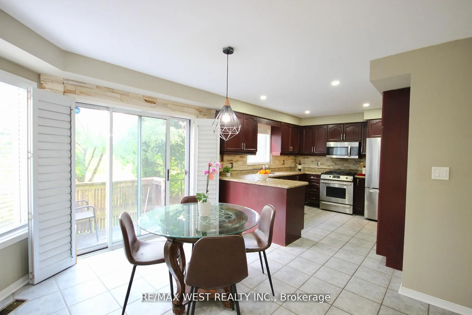 7374 Black Walnut Trail