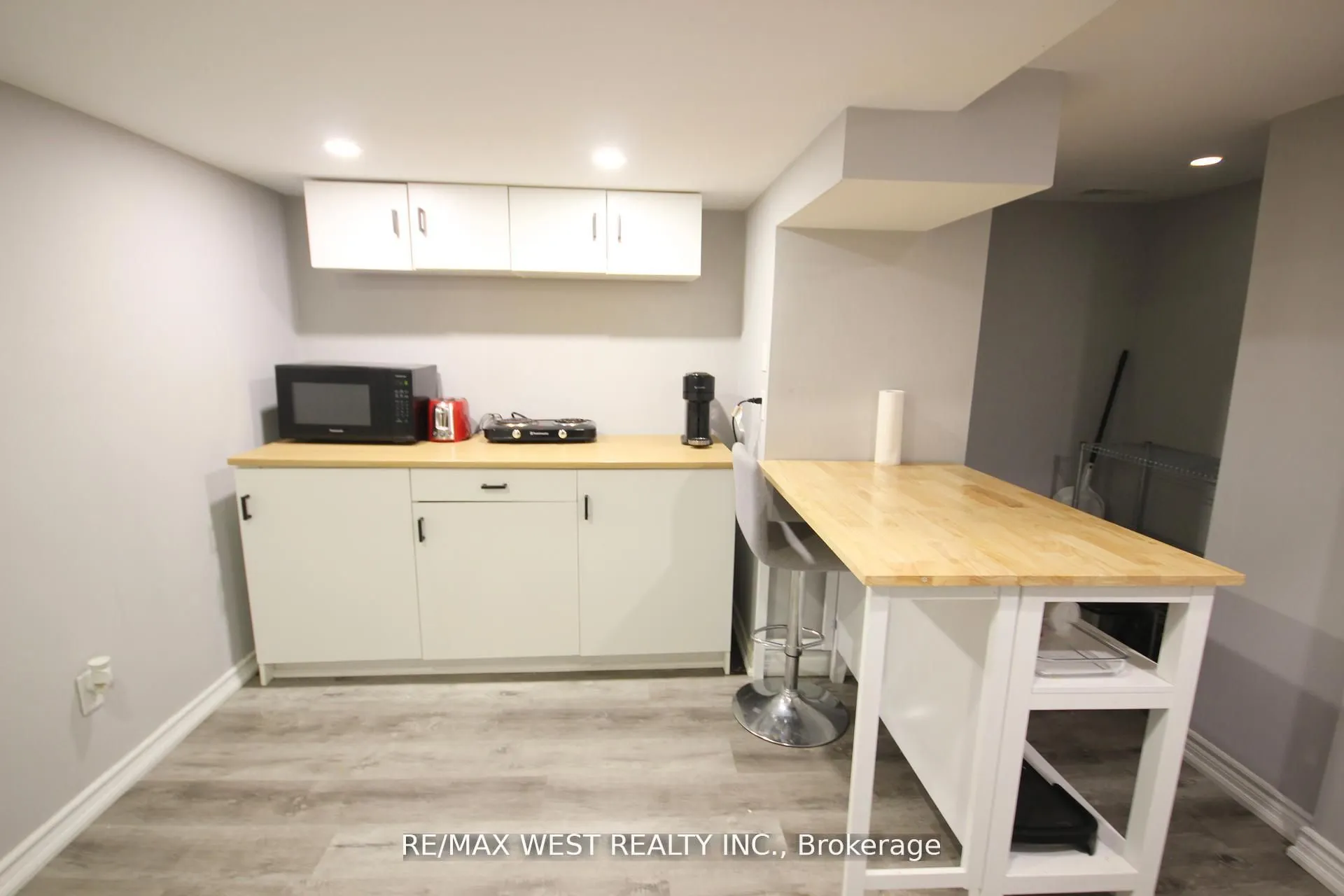 7374 Black Walnut Trail