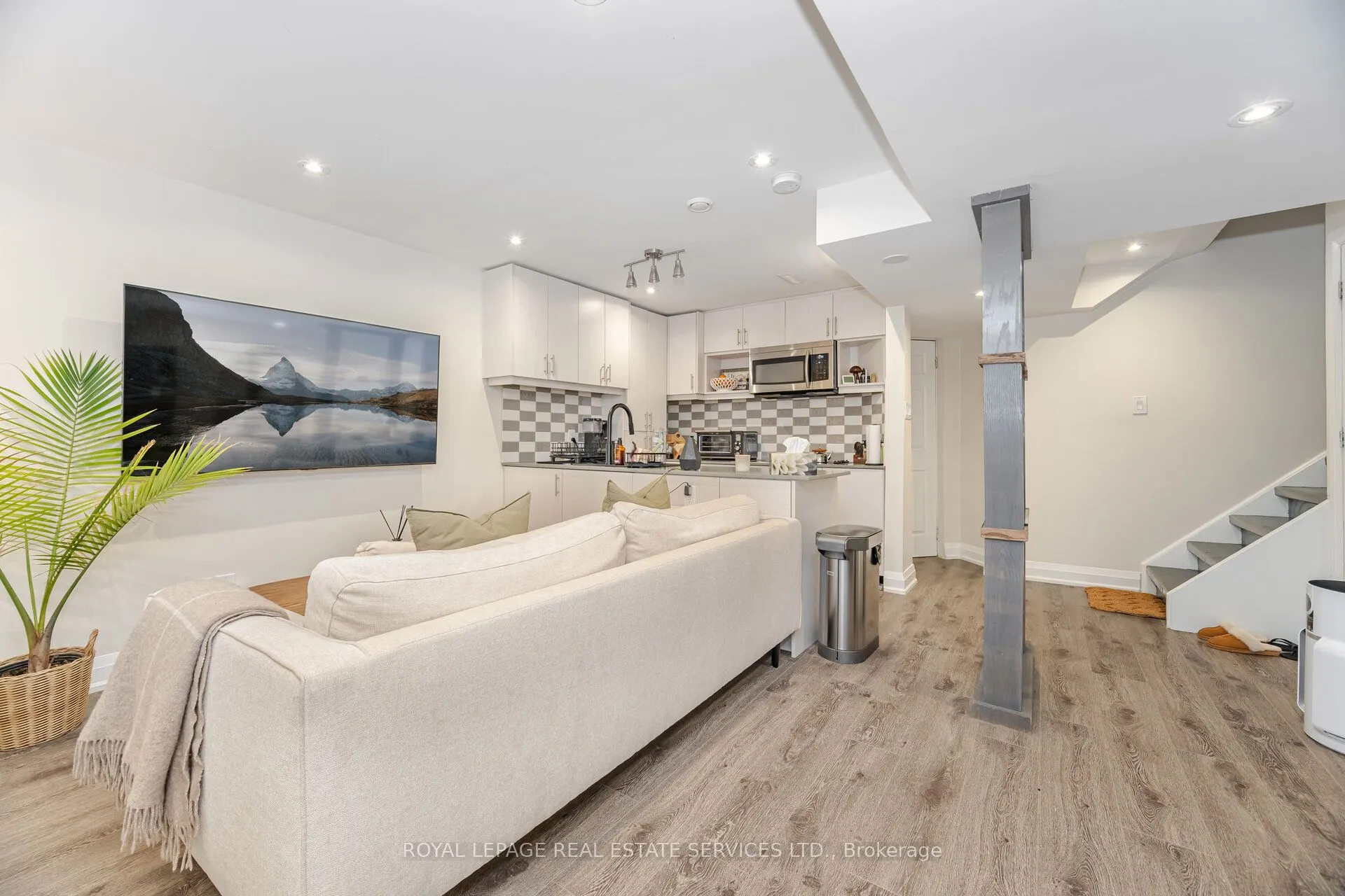 52 Wildberry Crescent