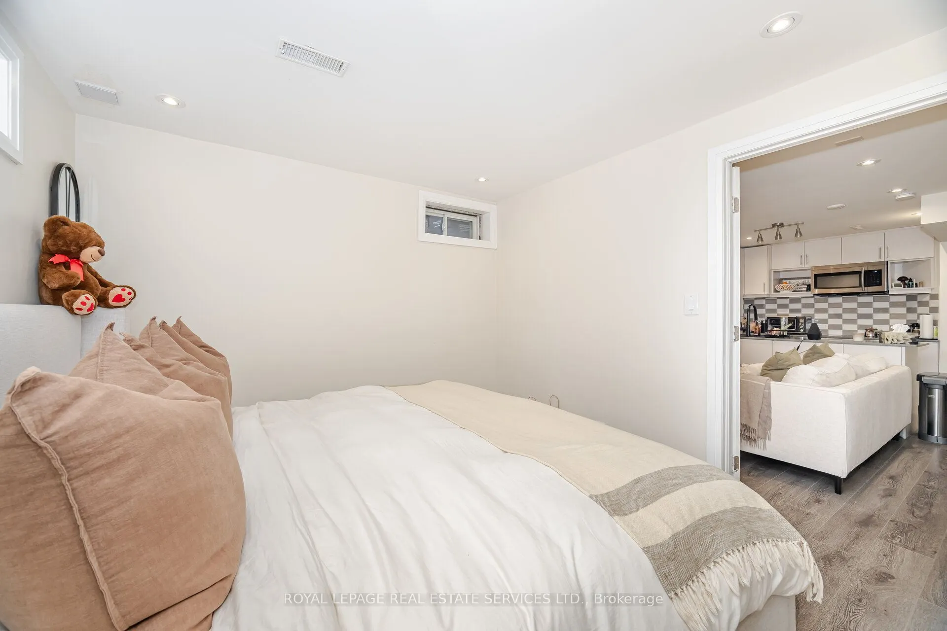 52 Wildberry Crescent