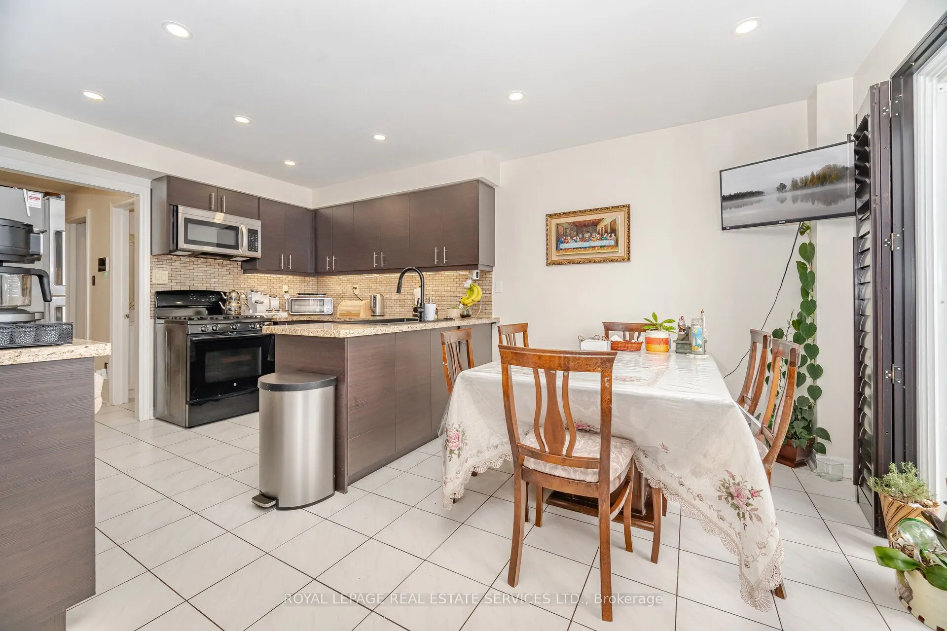 52 Wildberry Crescent