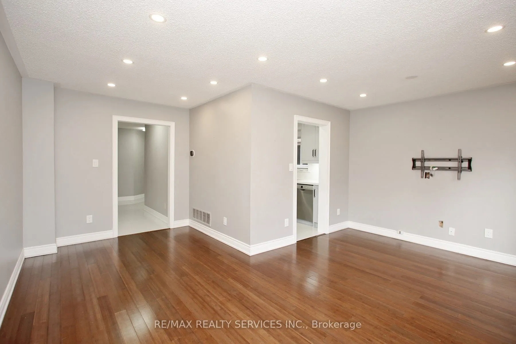 5606 Cosmic Crescent