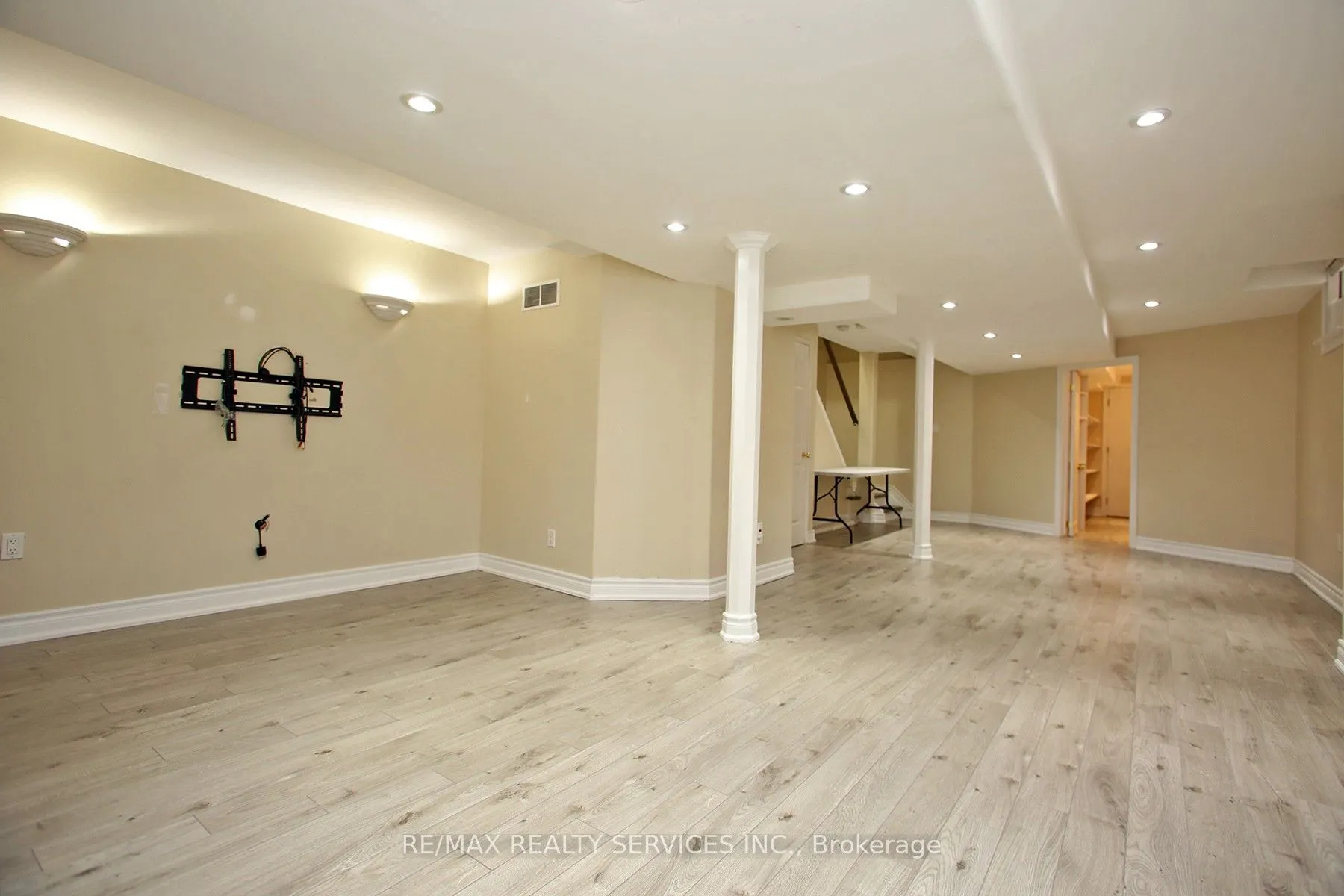 5606 Cosmic Crescent