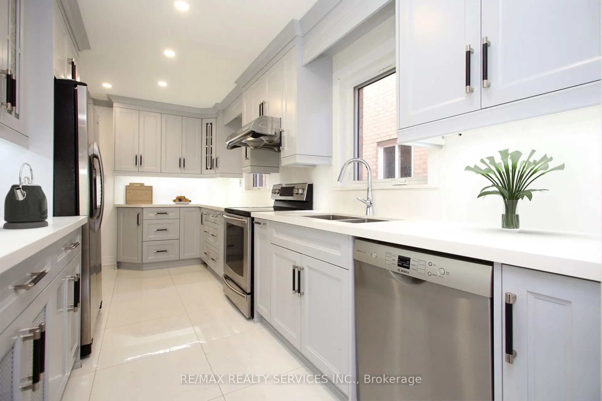 5606 Cosmic Crescent