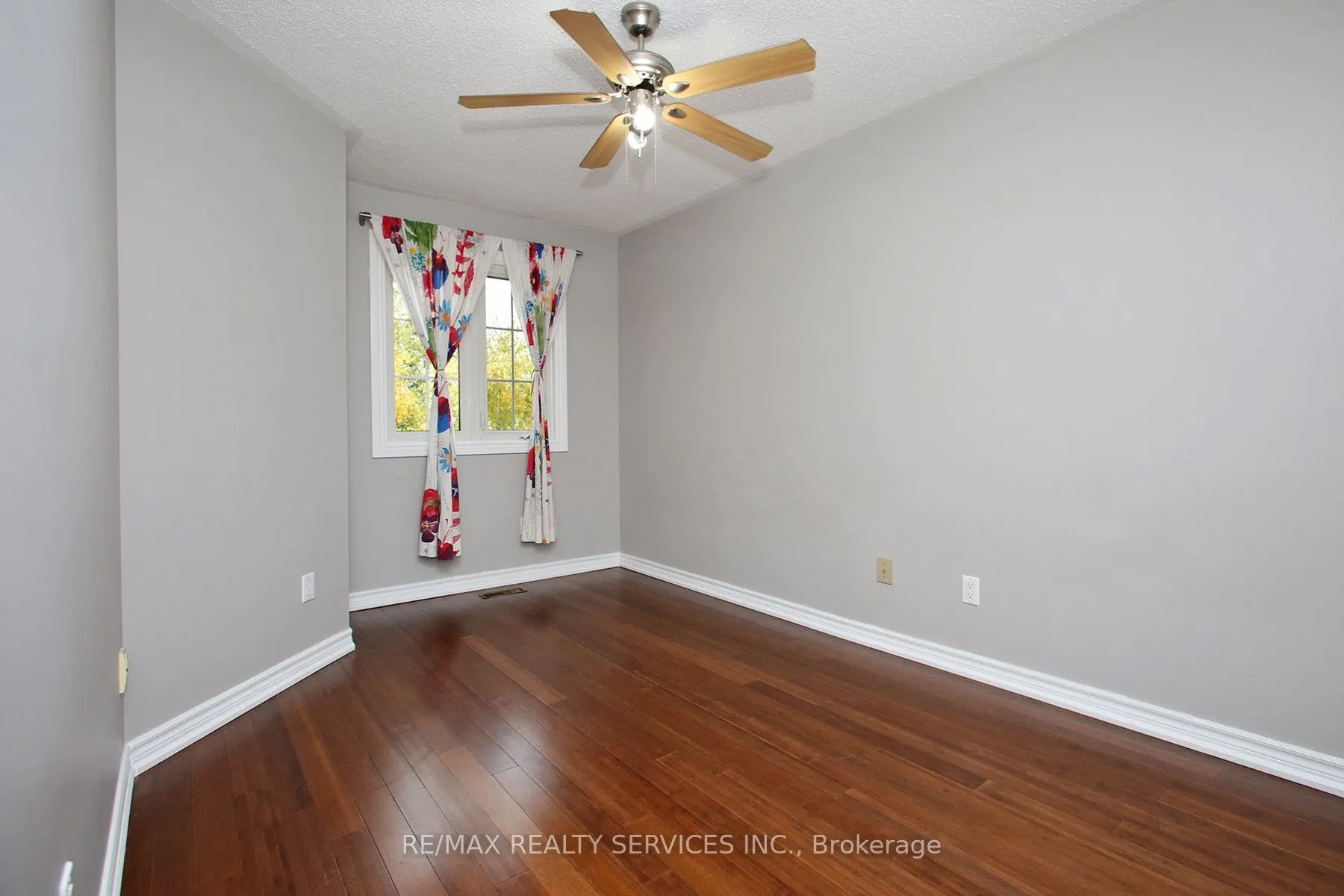 5606 Cosmic Crescent