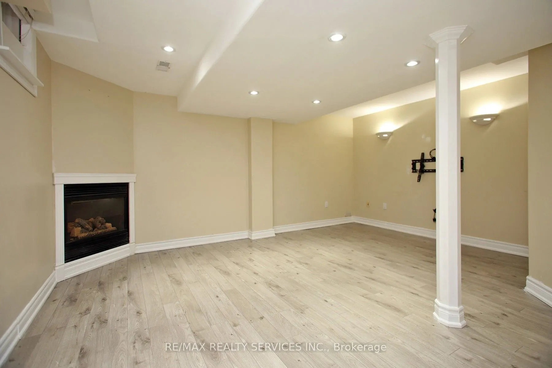 5606 Cosmic Crescent