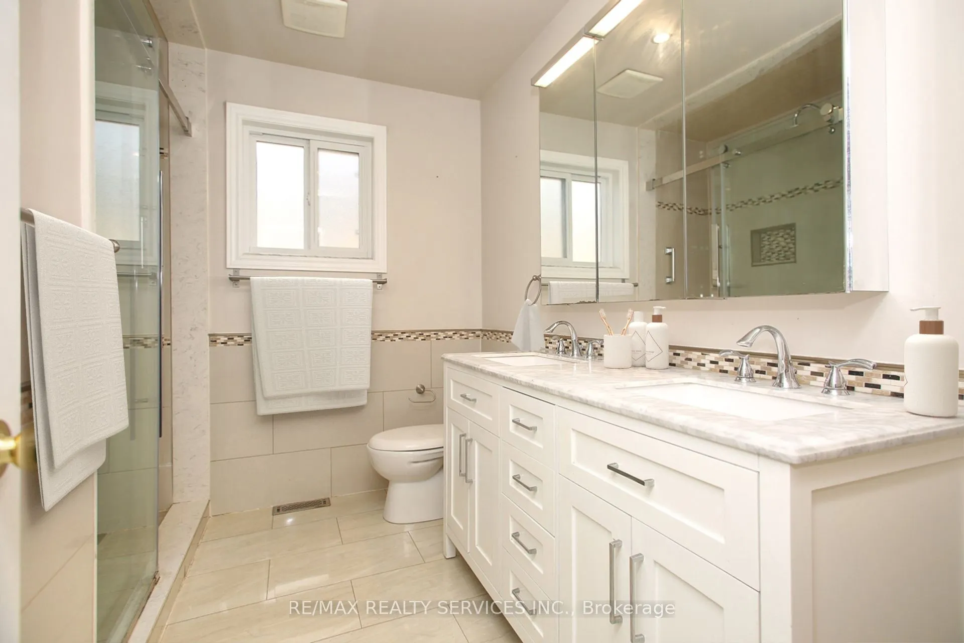 5606 Cosmic Crescent